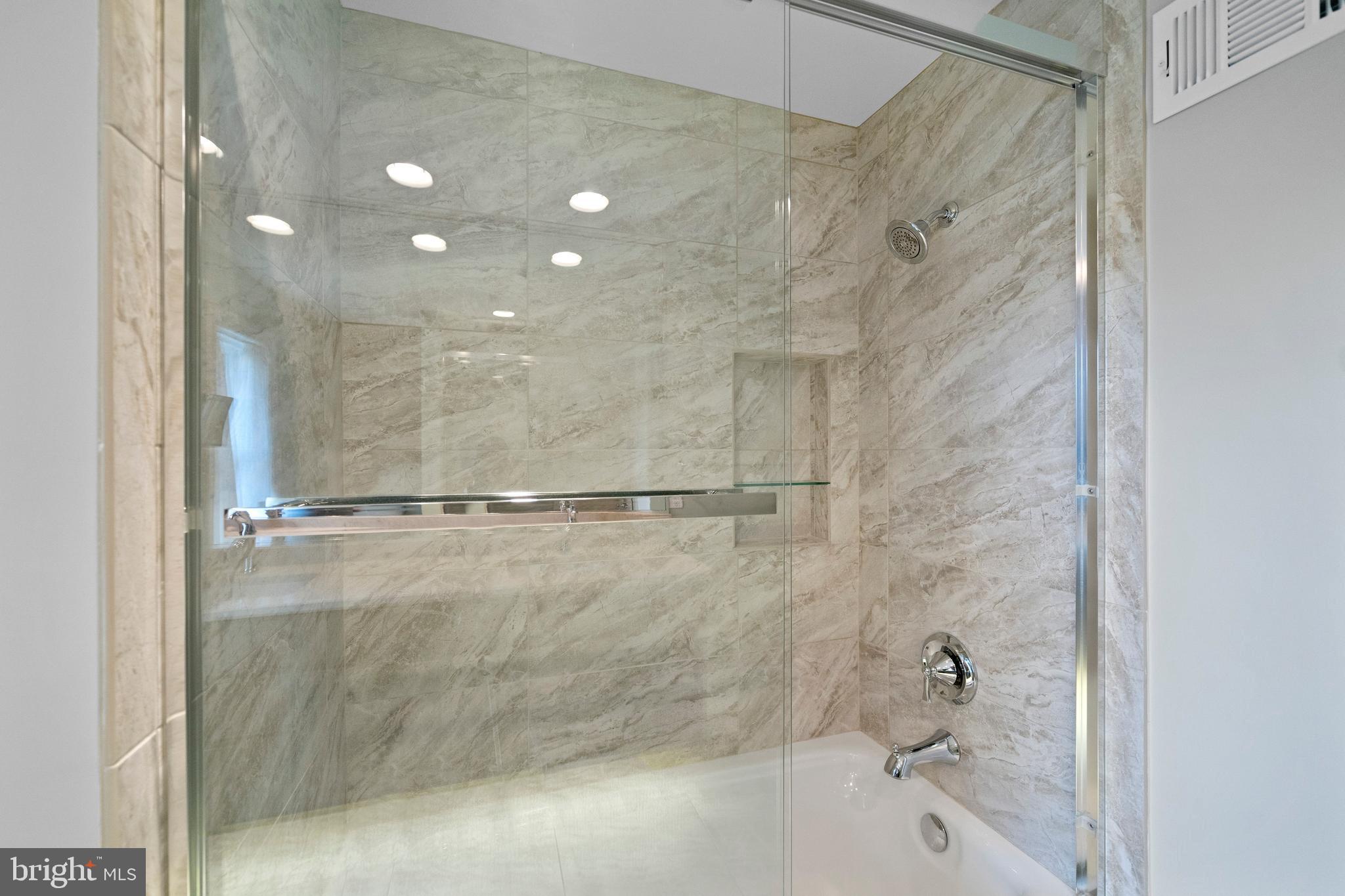 SHADOW OAK - Residential