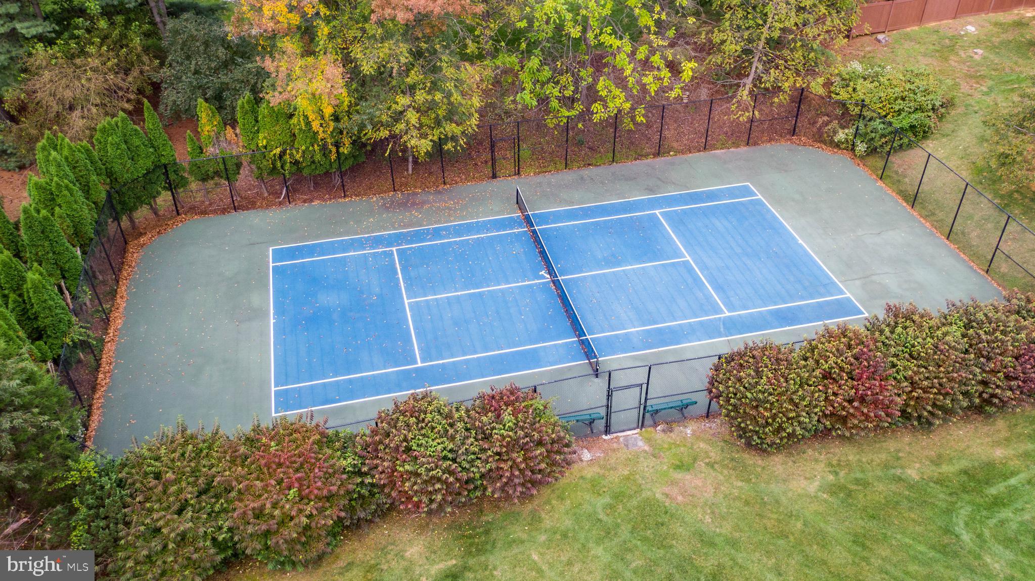 SHADOW OAK - Residential