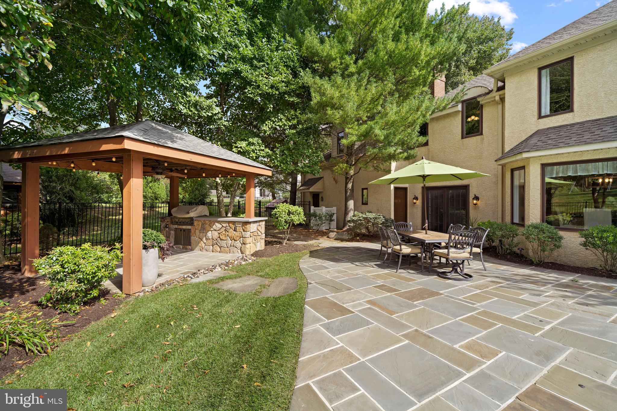 SHADOW OAK - Residential