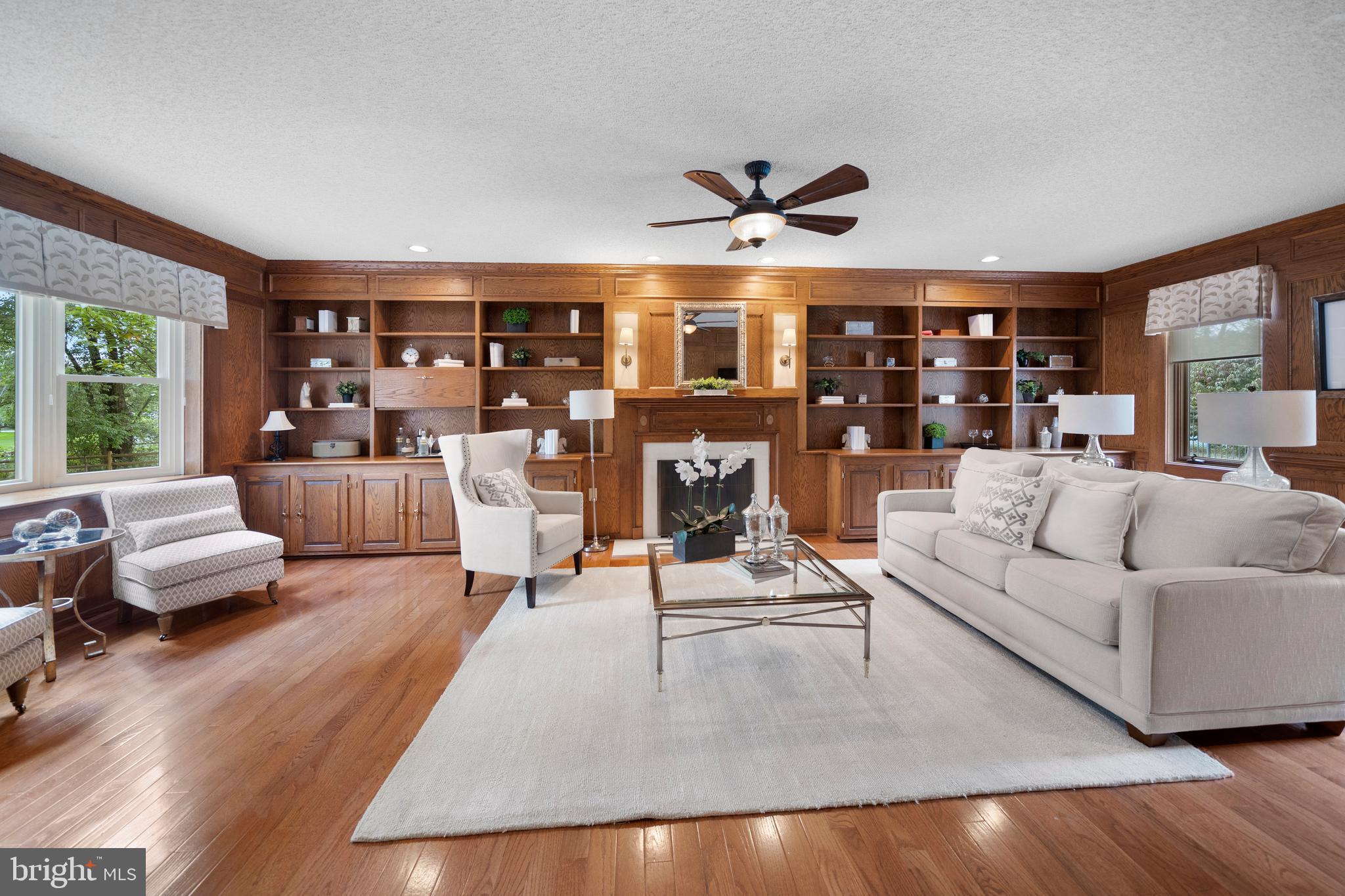 SHADOW OAK - Residential