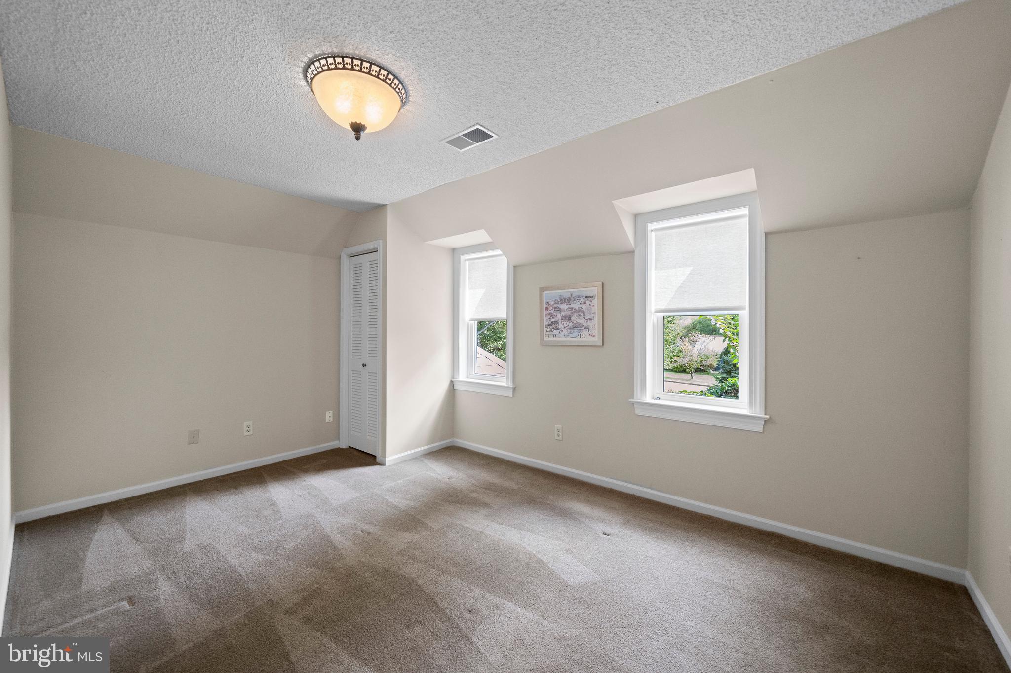 SHADOW OAK - Residential