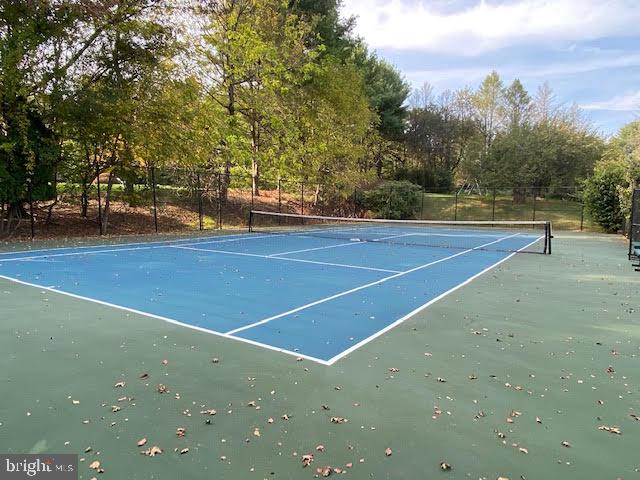 SHADOW OAK - Residential