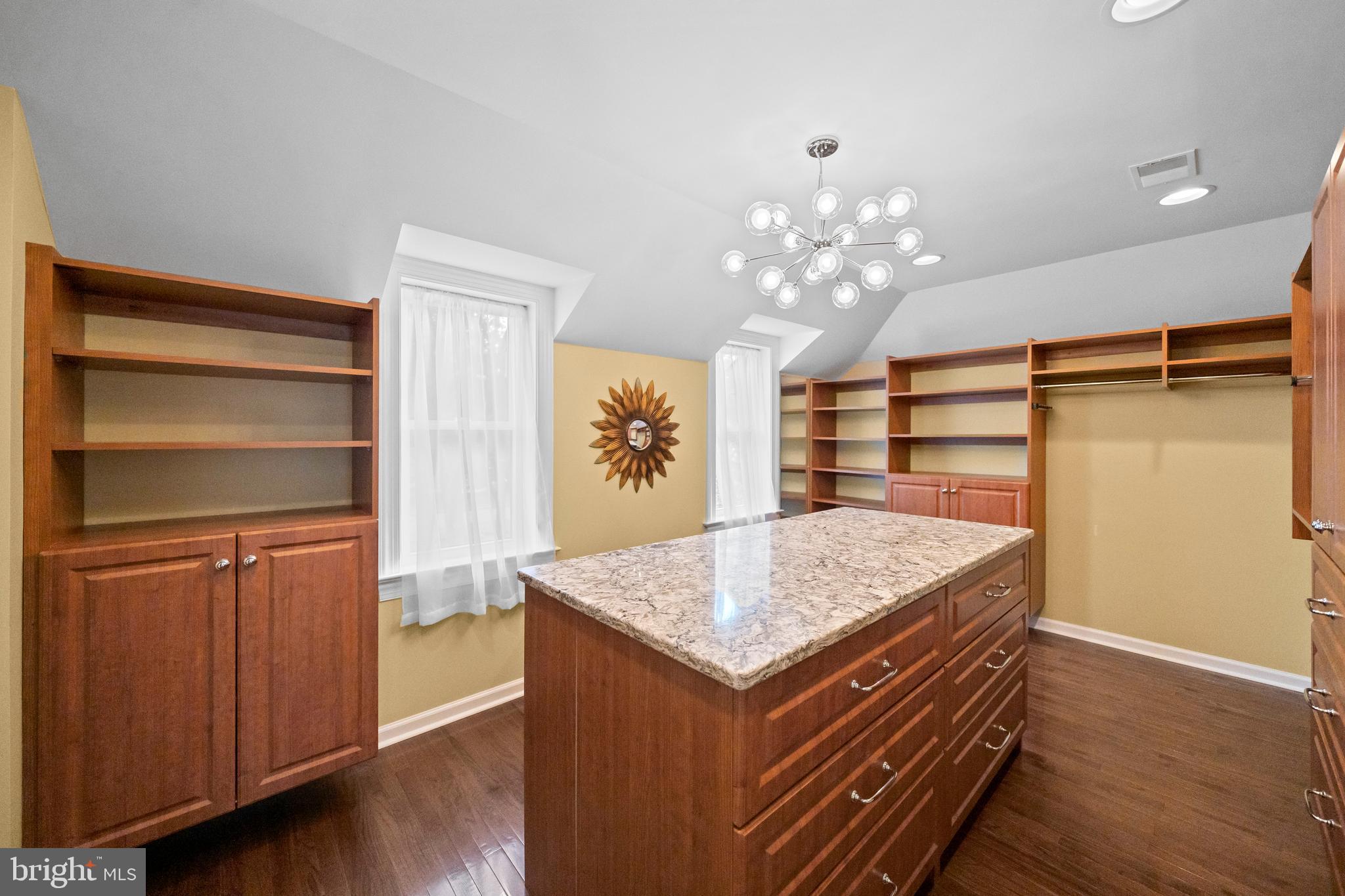 SHADOW OAK - Residential