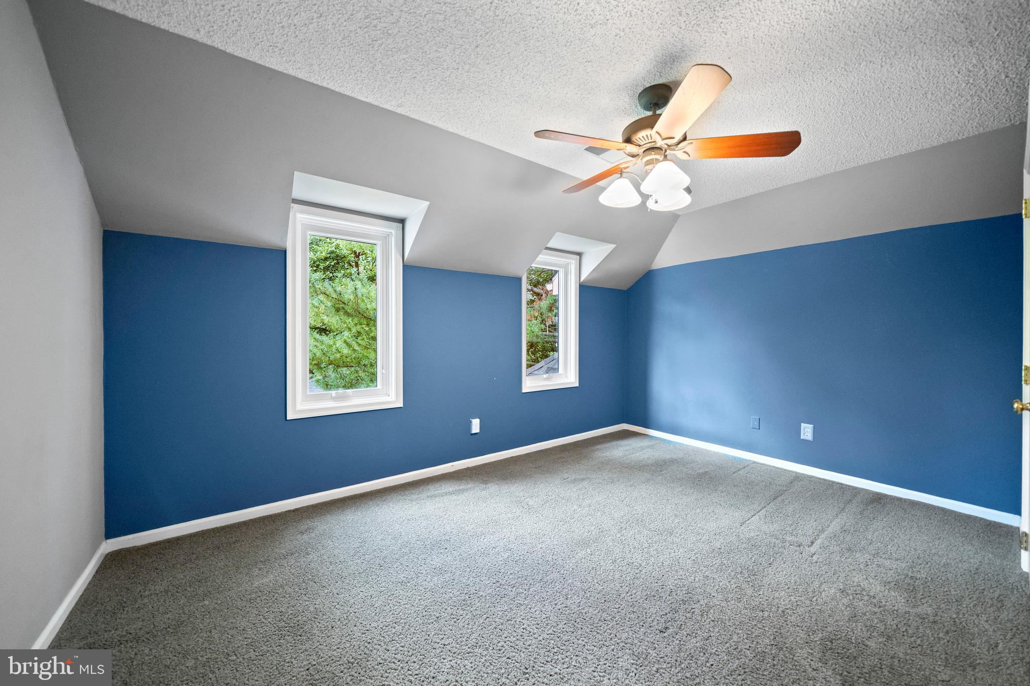 SHADOW OAK - Residential