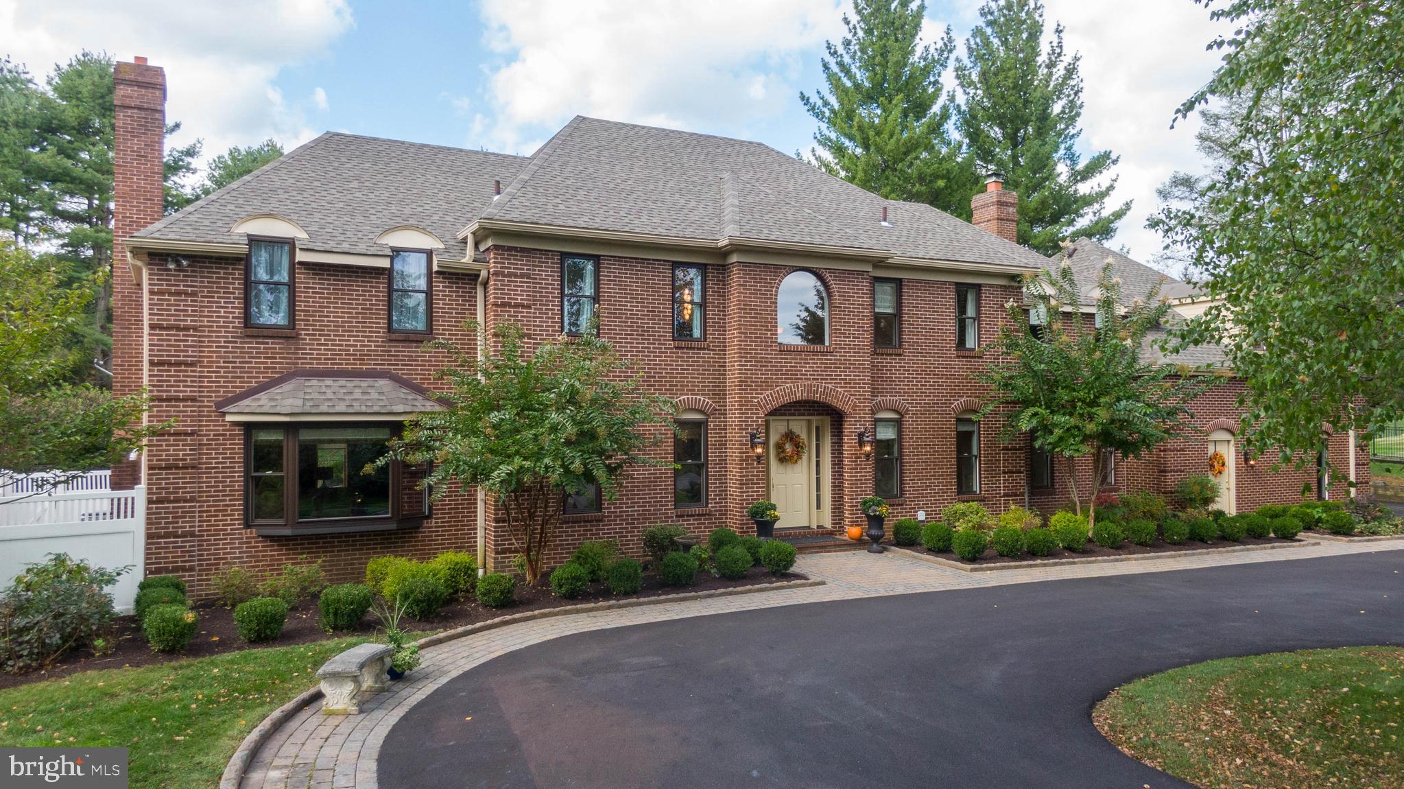 SHADOW OAK - Residential