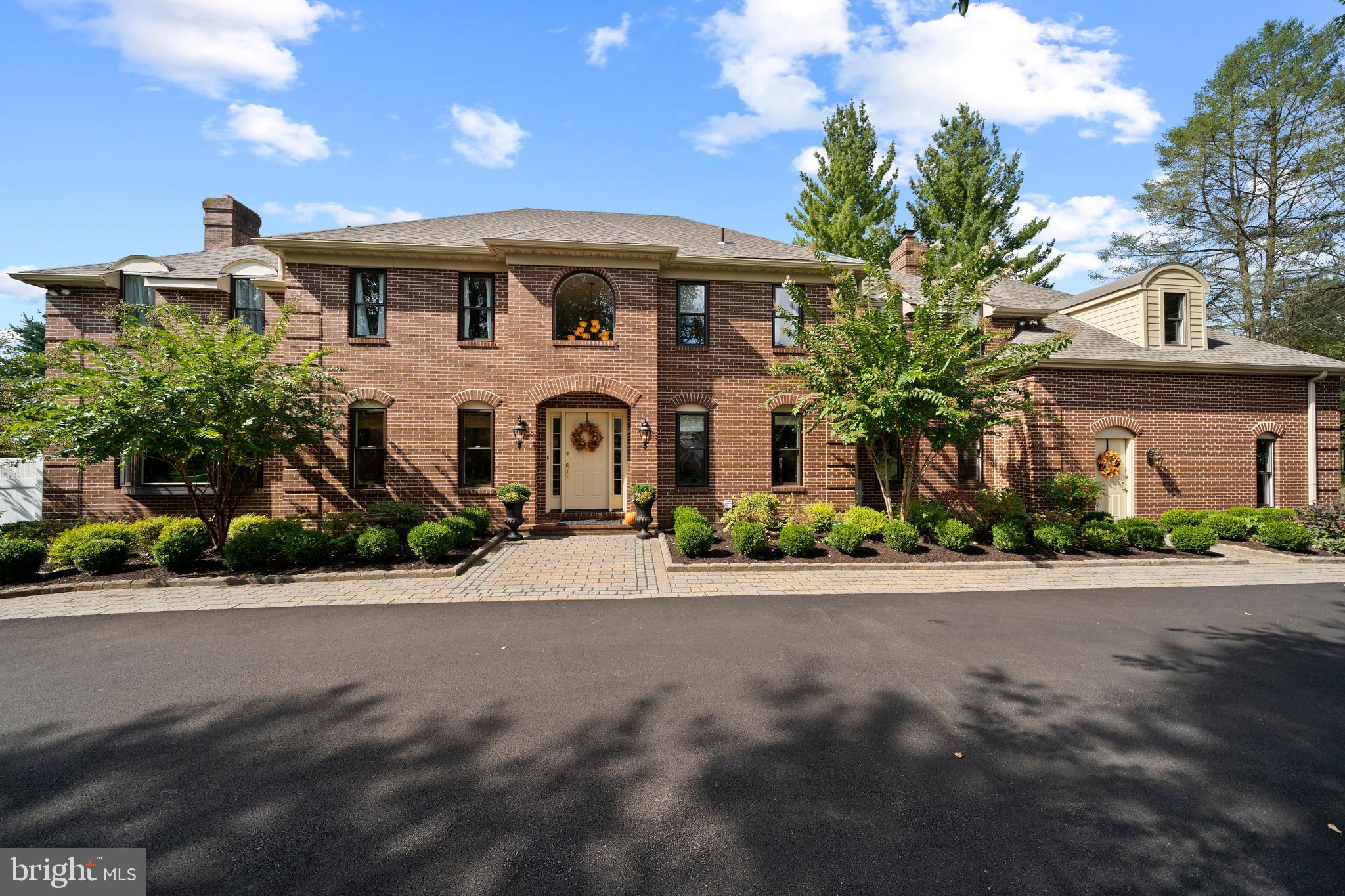 SHADOW OAK - Residential