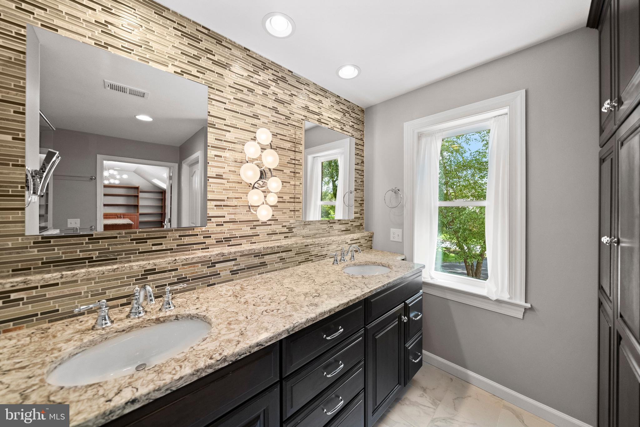 SHADOW OAK - Residential