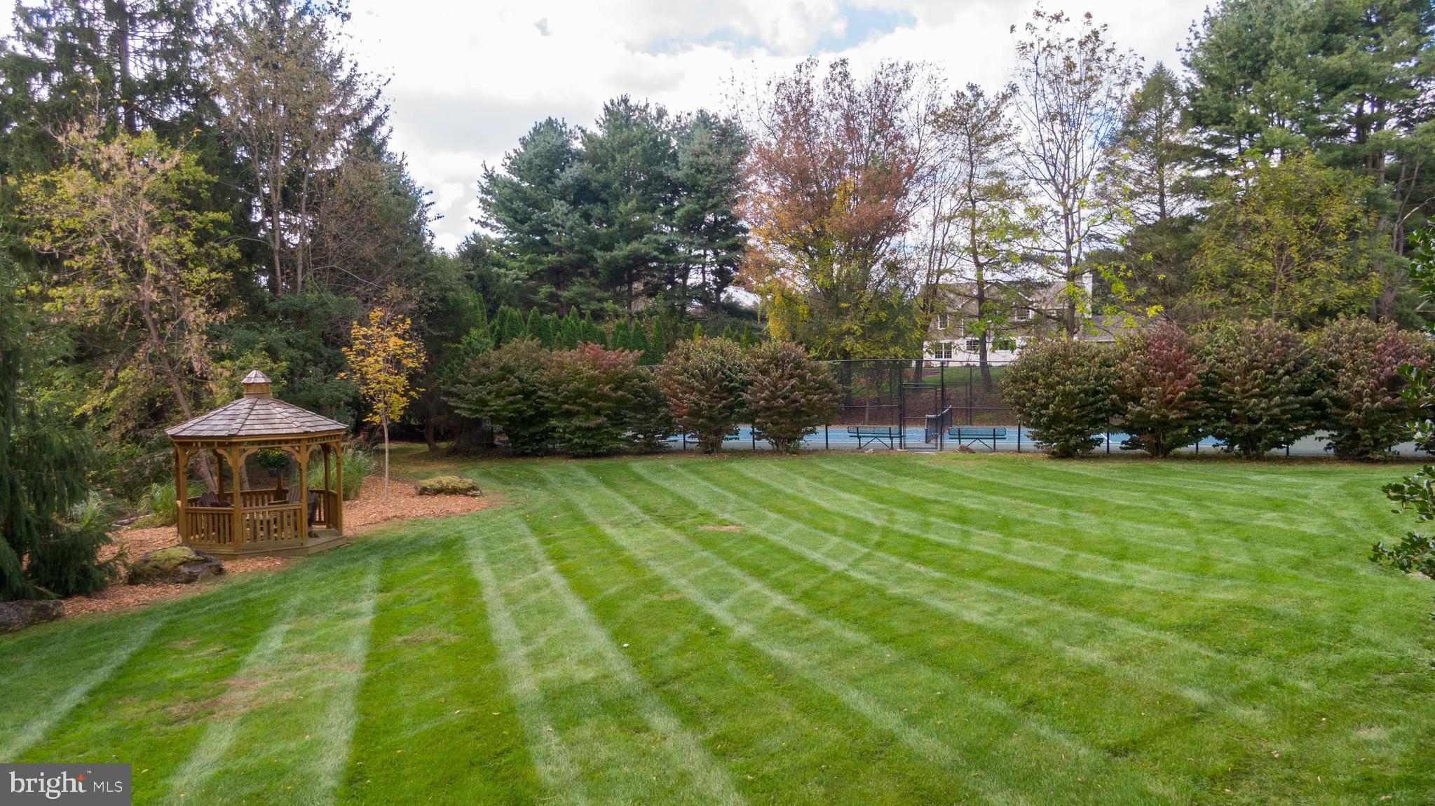 SHADOW OAK - Residential