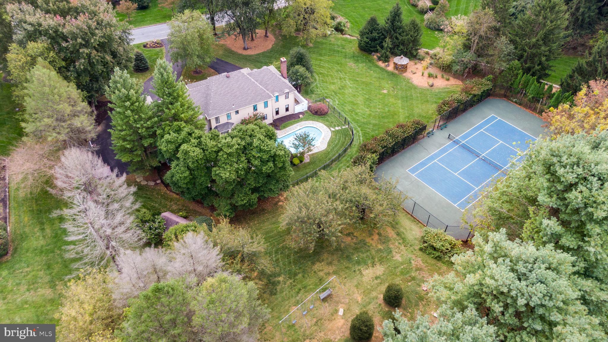 SHADOW OAK - Residential