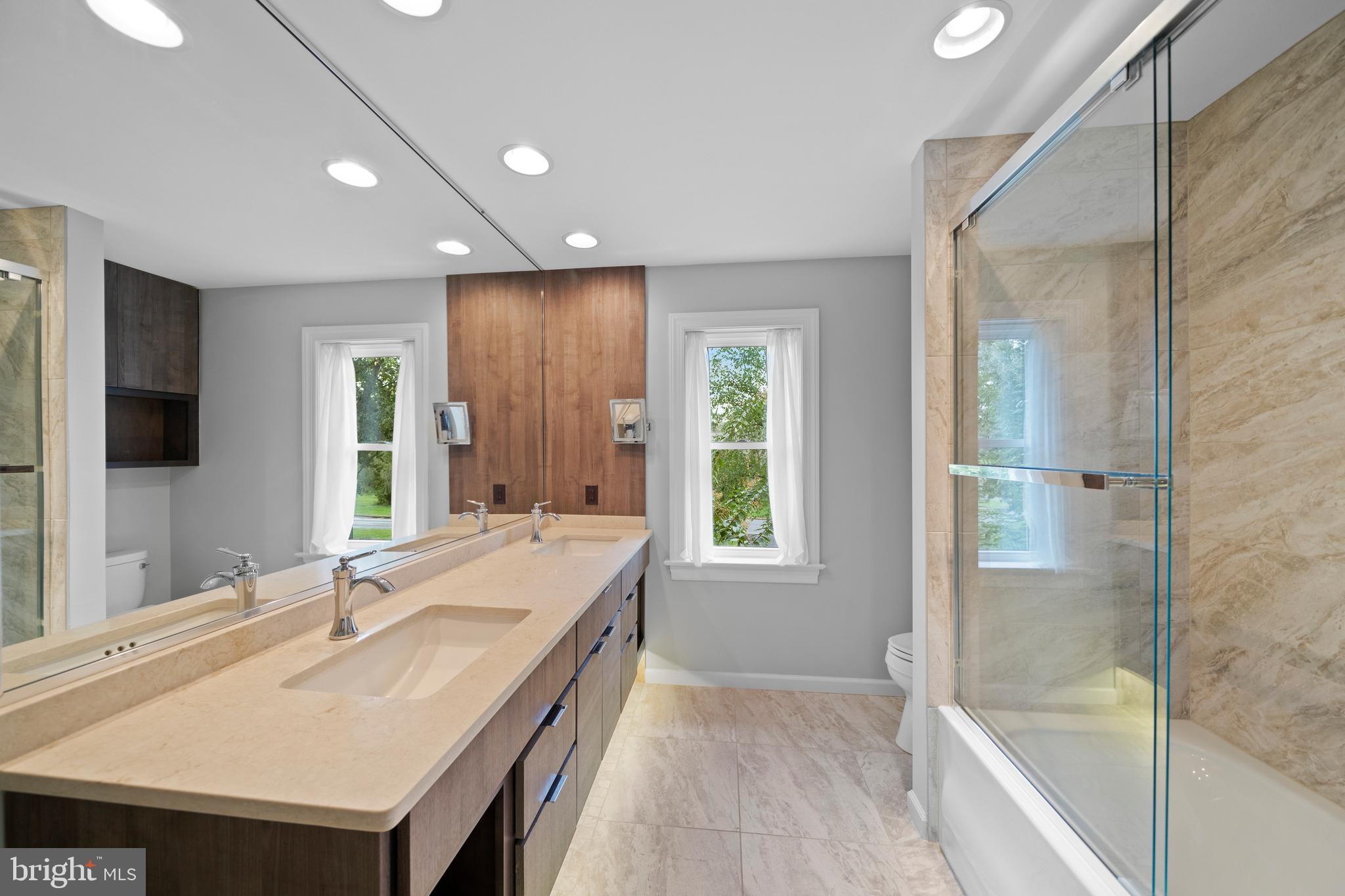 SHADOW OAK - Residential