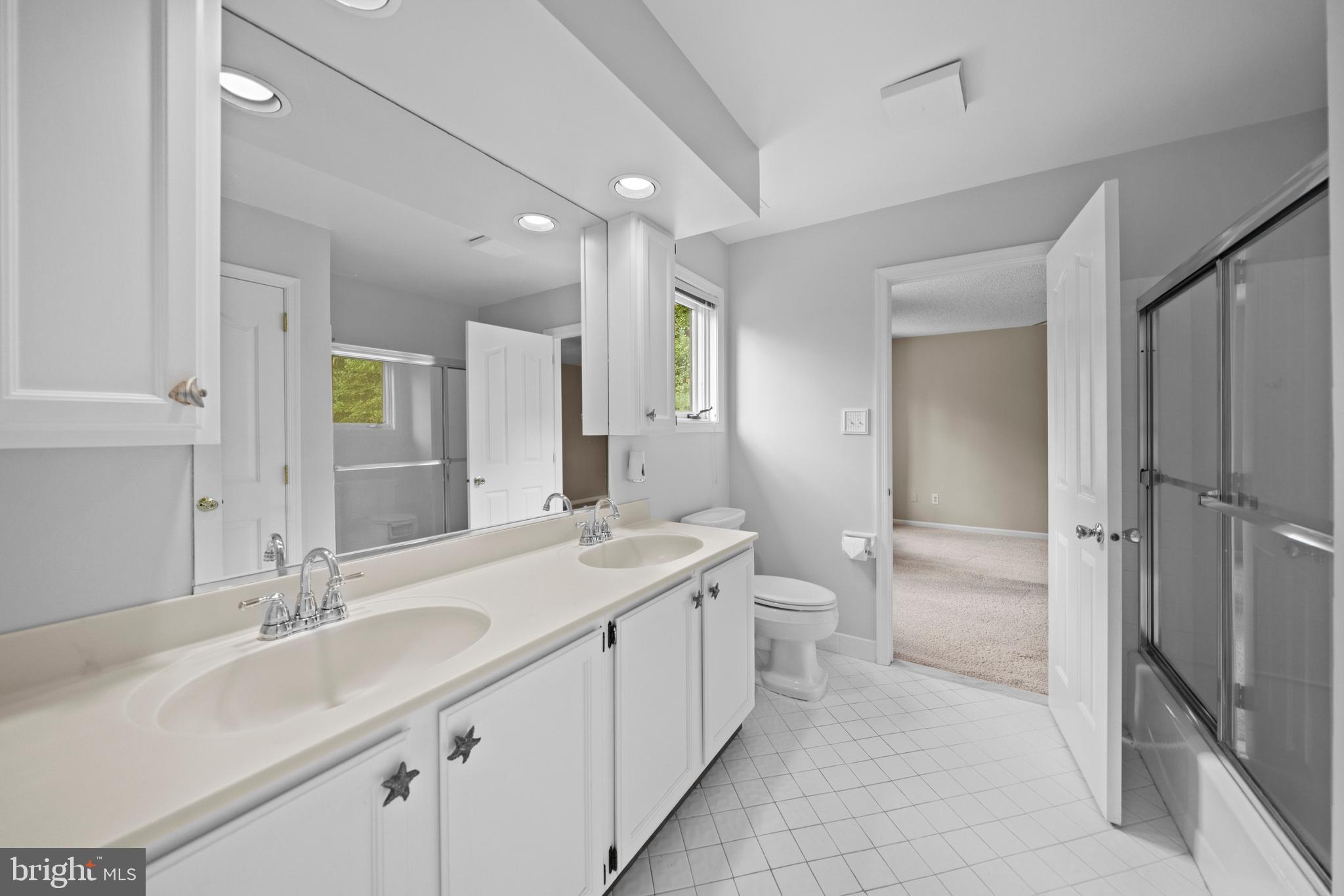 SHADOW OAK - Residential