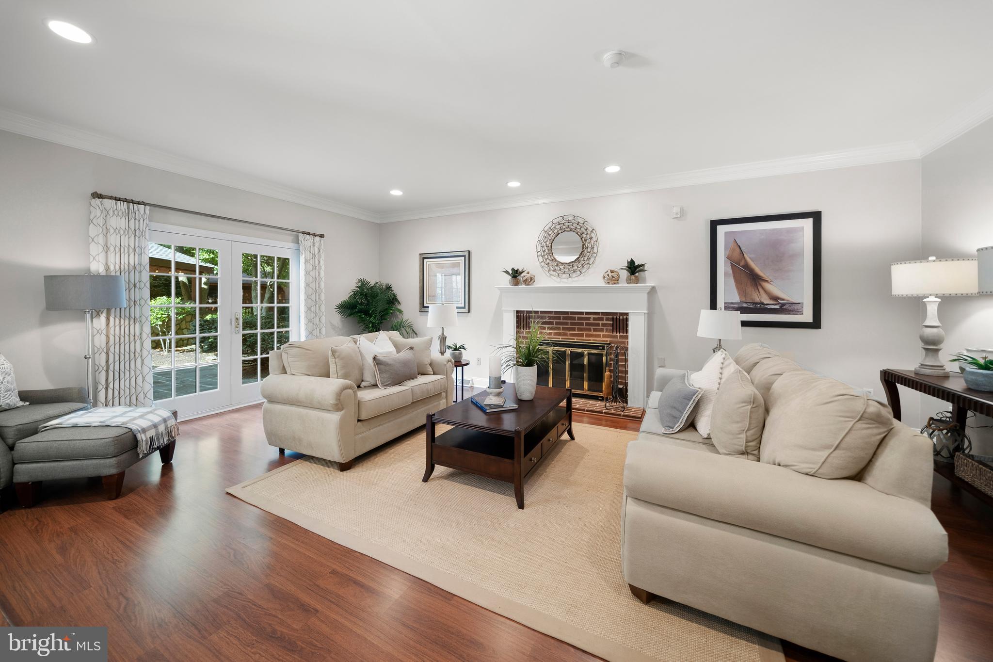 SHADOW OAK - Residential