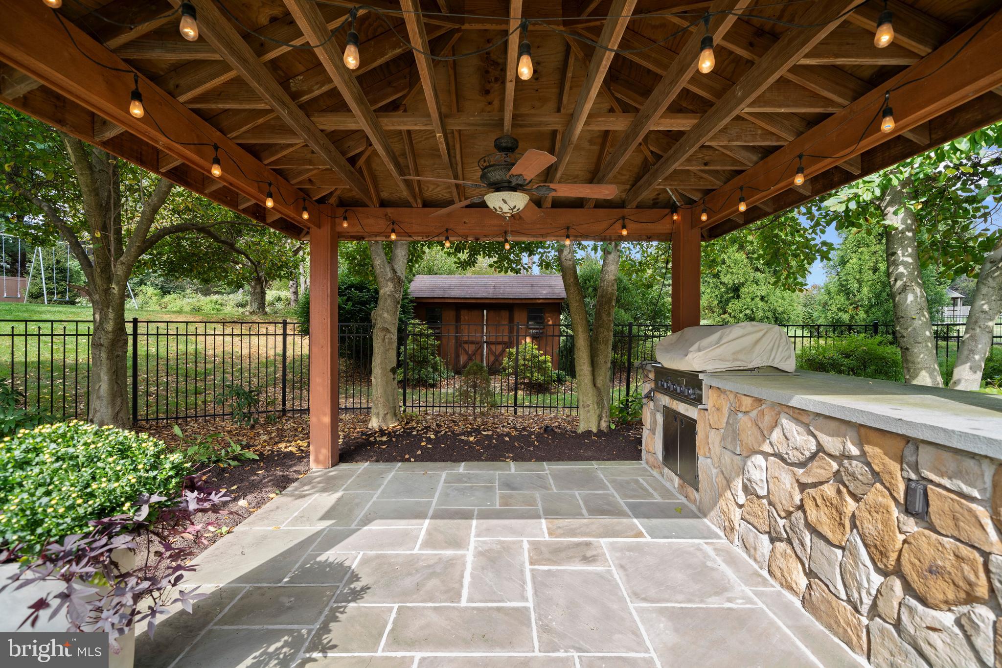 SHADOW OAK - Residential