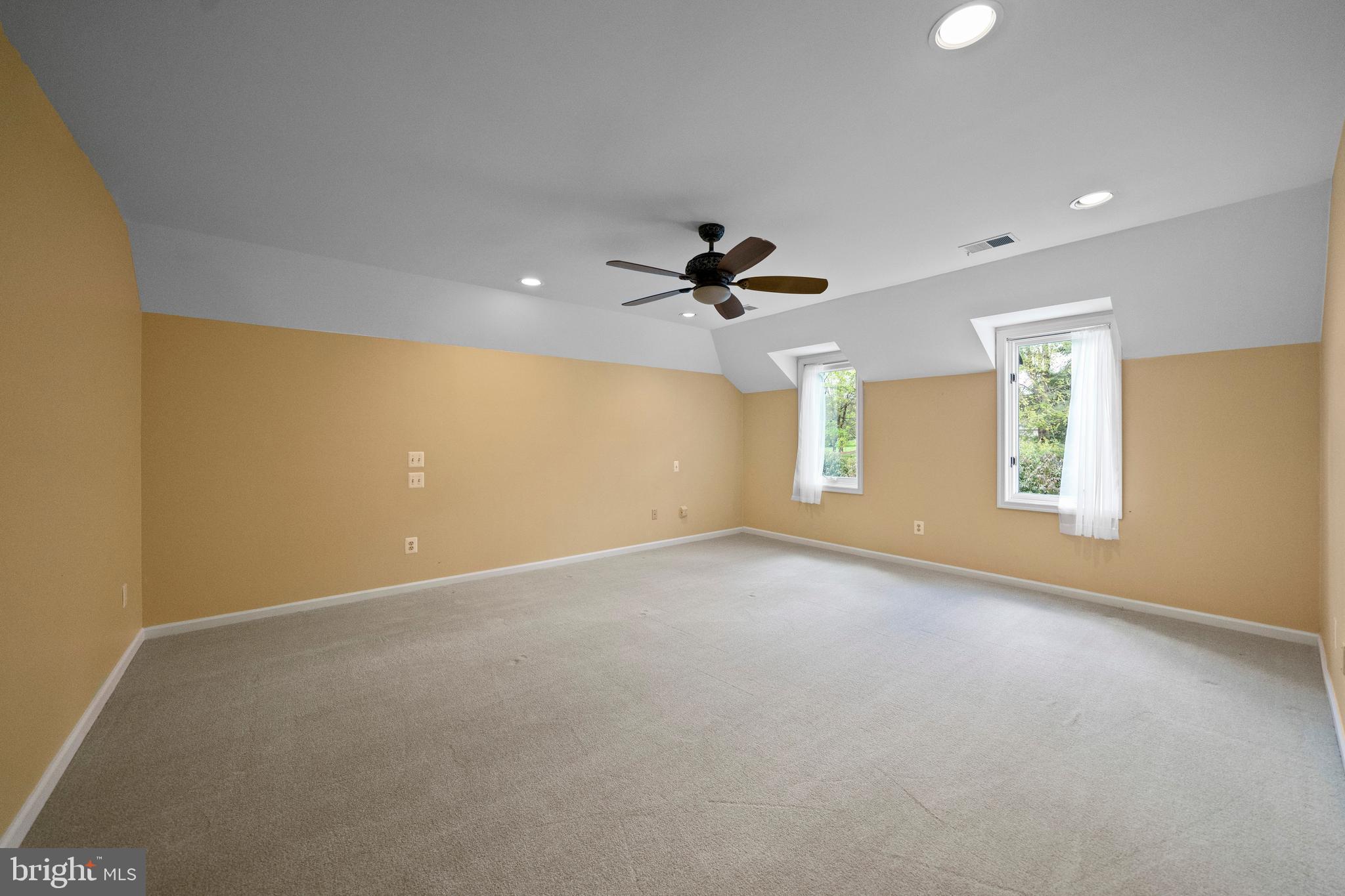 SHADOW OAK - Residential