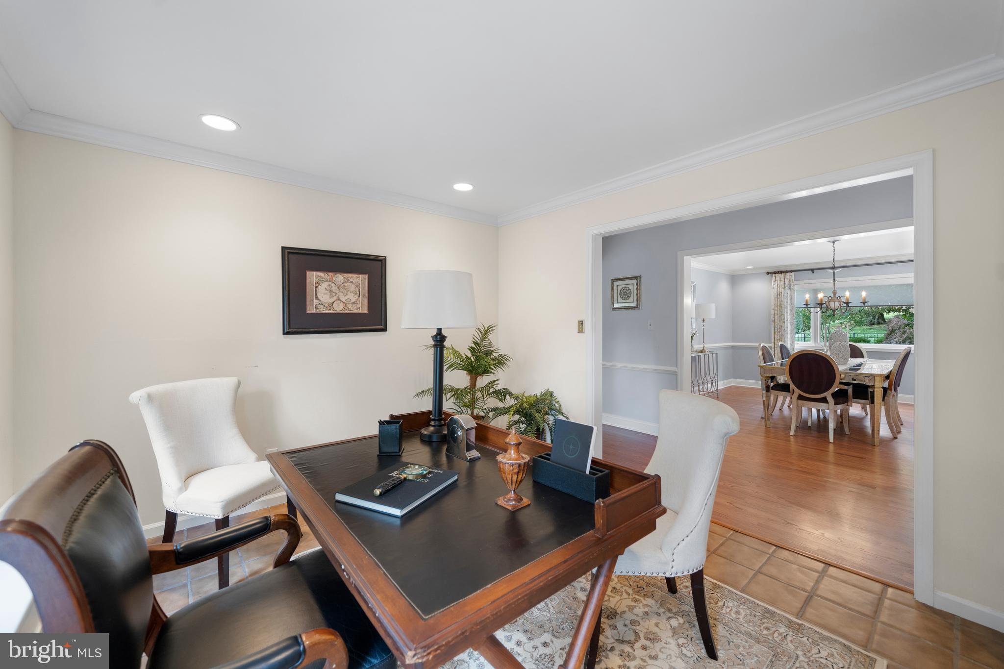 SHADOW OAK - Residential