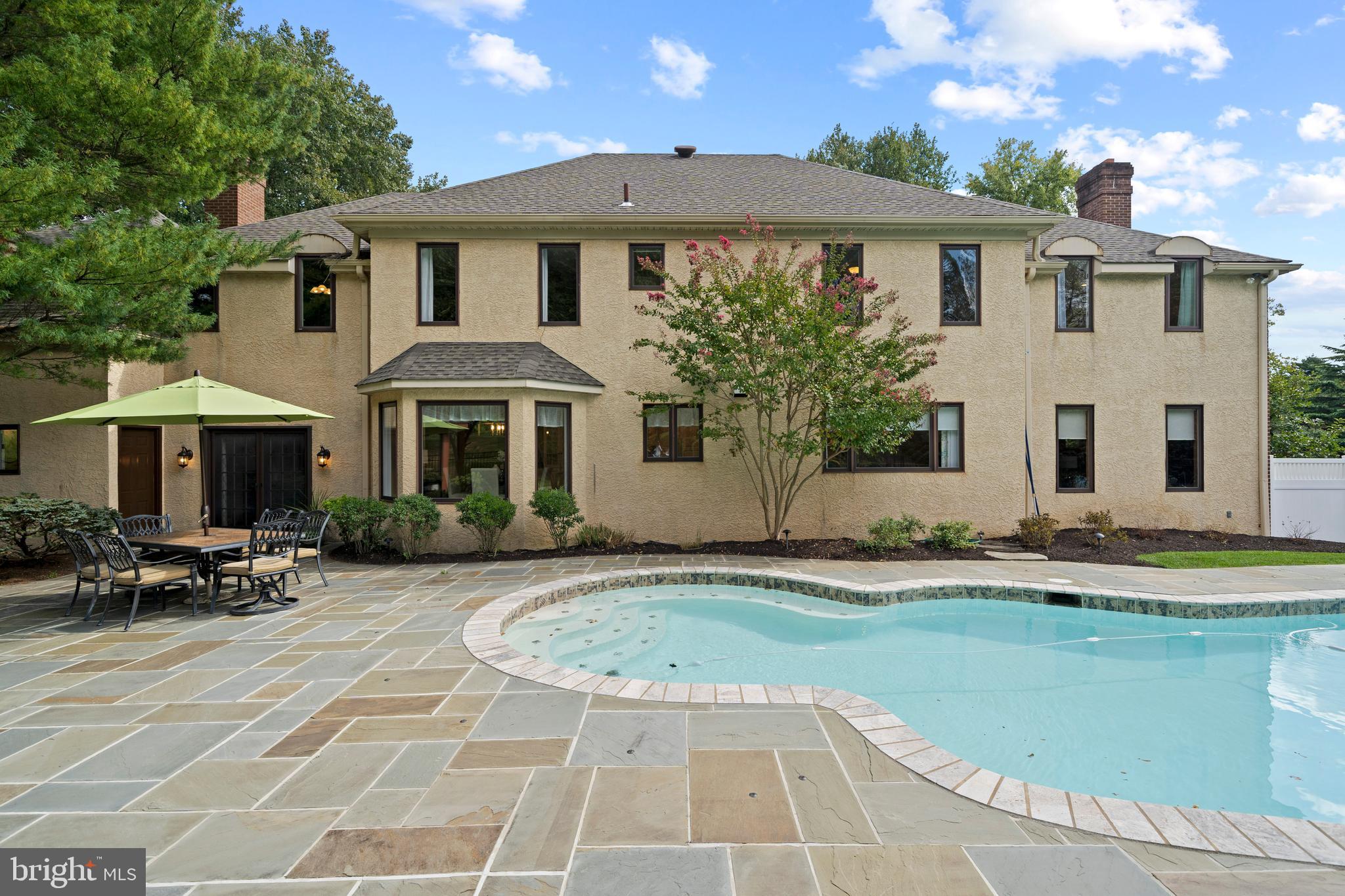 SHADOW OAK - Residential