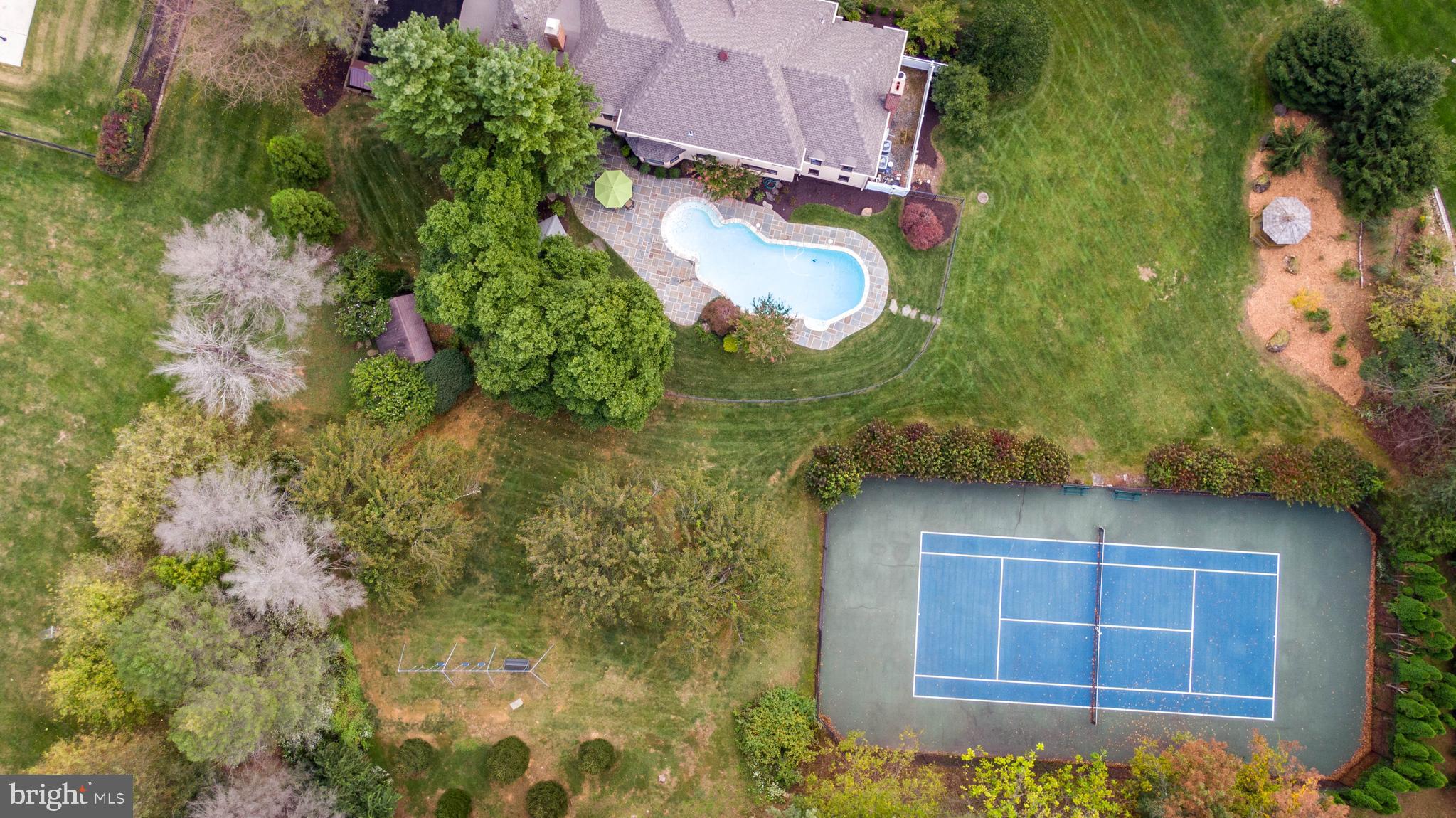 SHADOW OAK - Residential