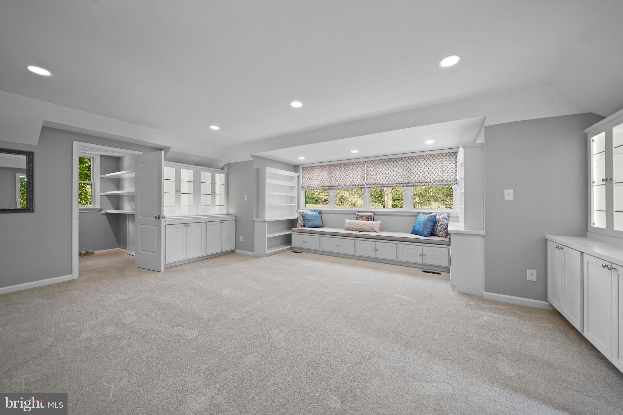 SHADOW OAK - Residential