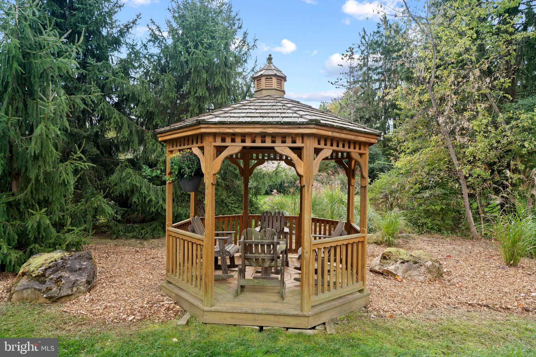 SHADOW OAK - Residential