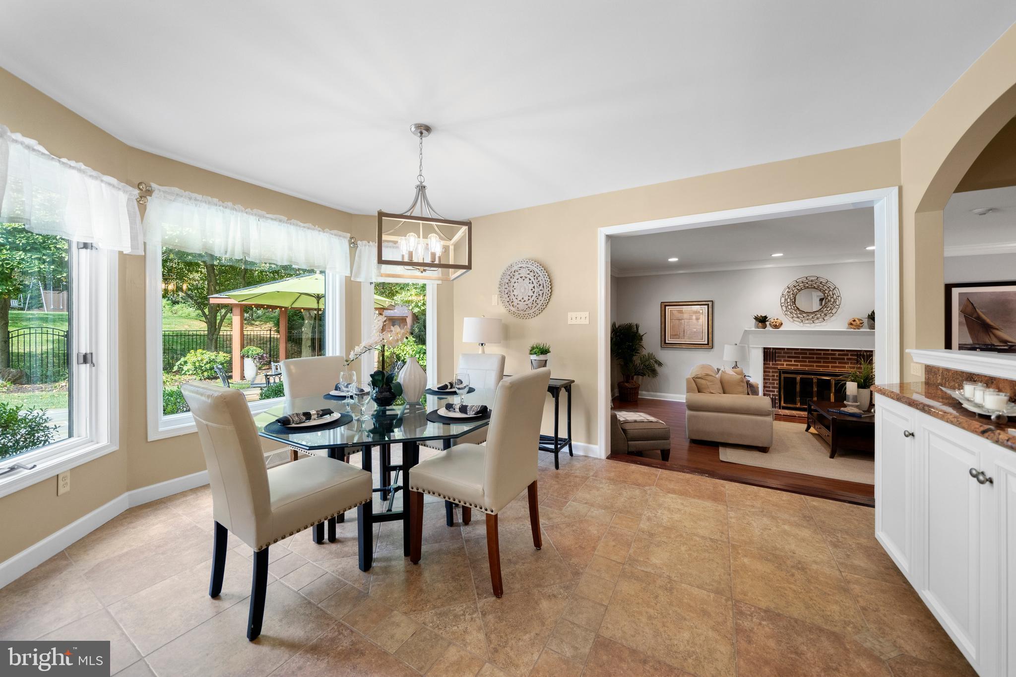 SHADOW OAK - Residential