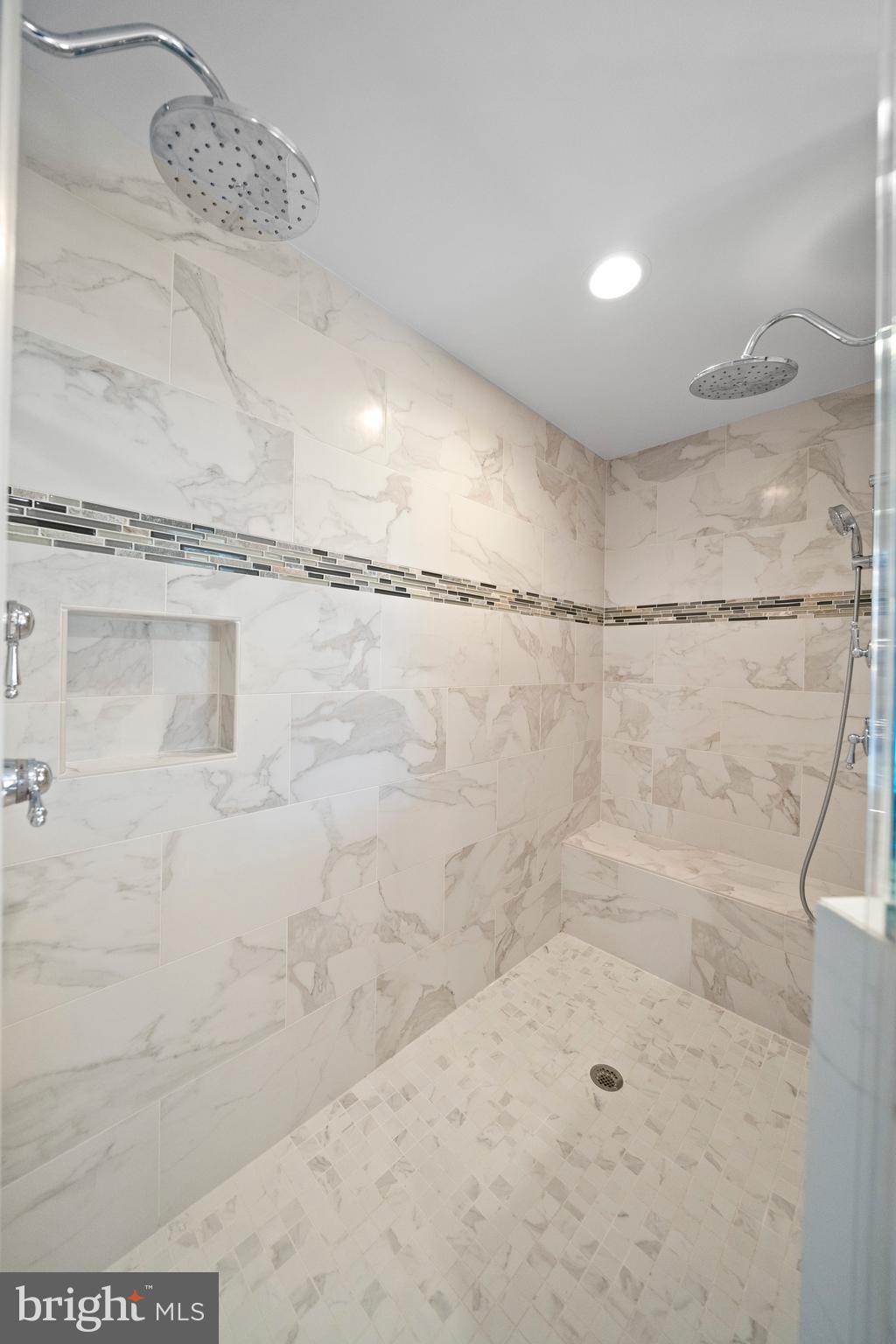 SHADOW OAK - Residential