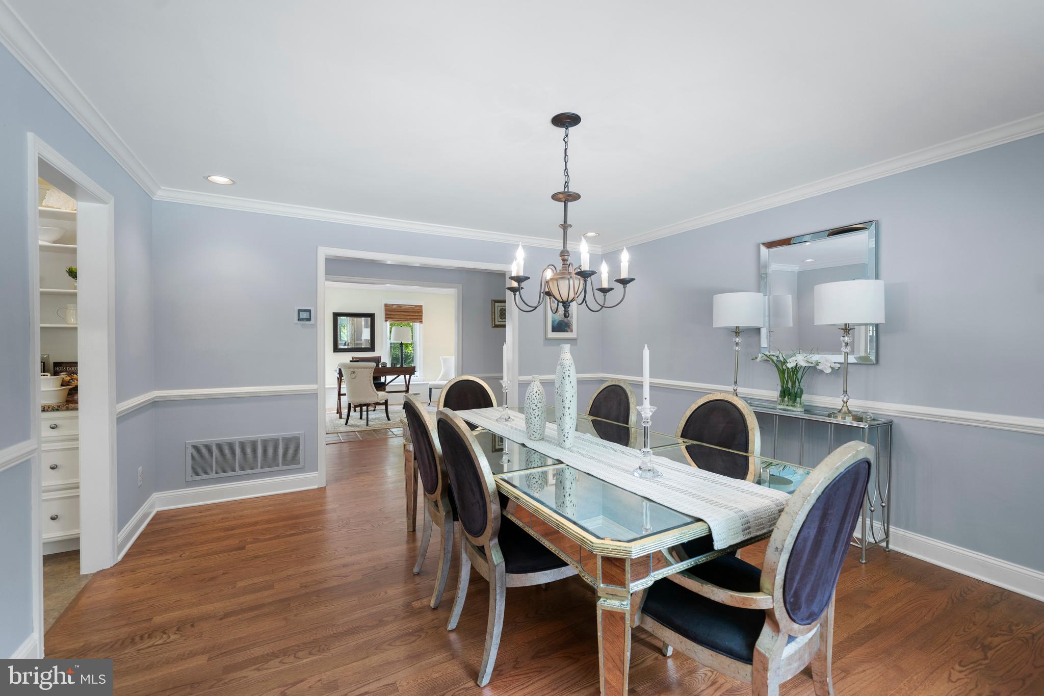 SHADOW OAK - Residential