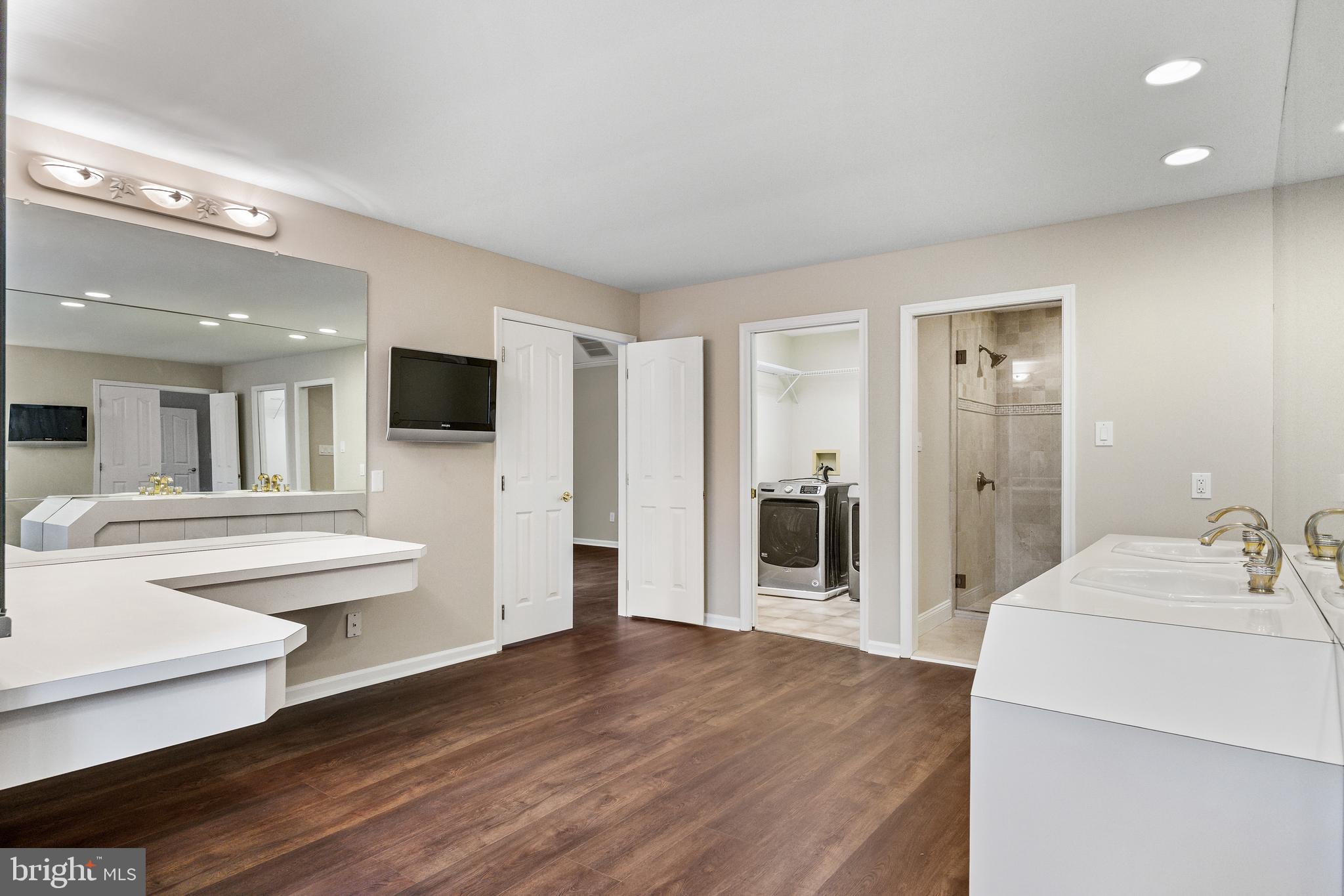 LOST TREE - Residential