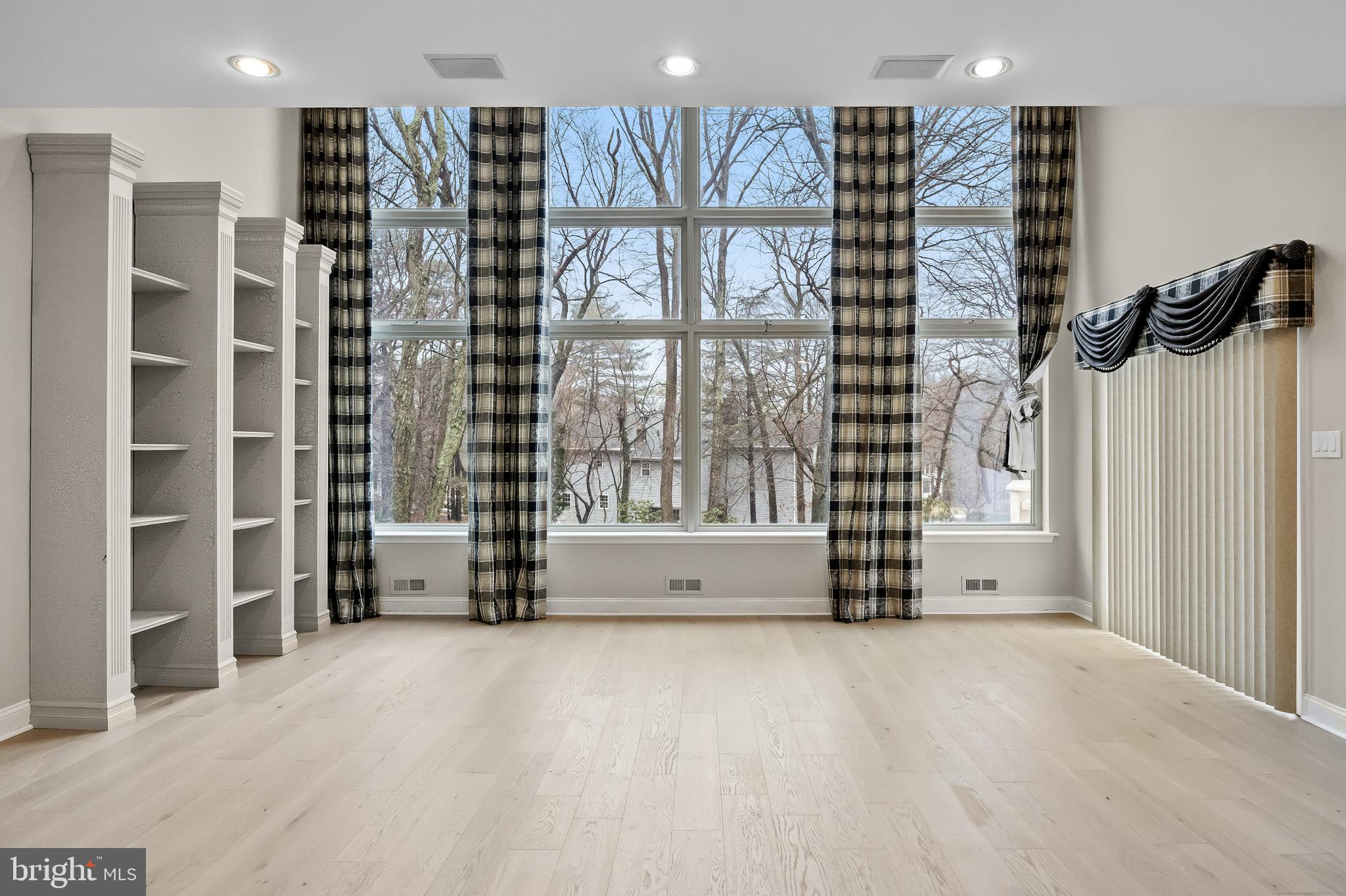 LOST TREE - Residential