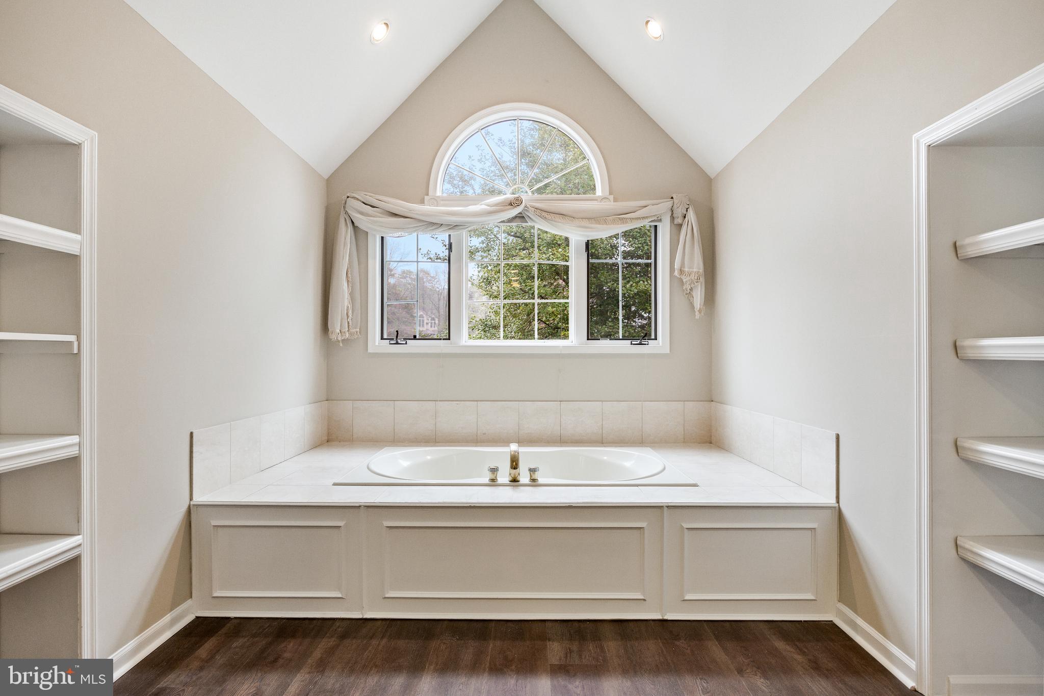 LOST TREE - Residential