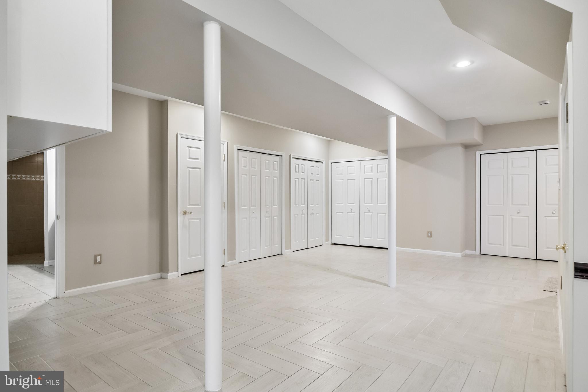 LOST TREE - Residential