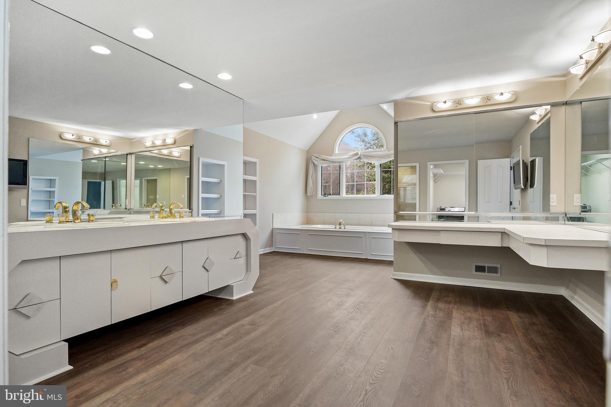 LOST TREE - Residential