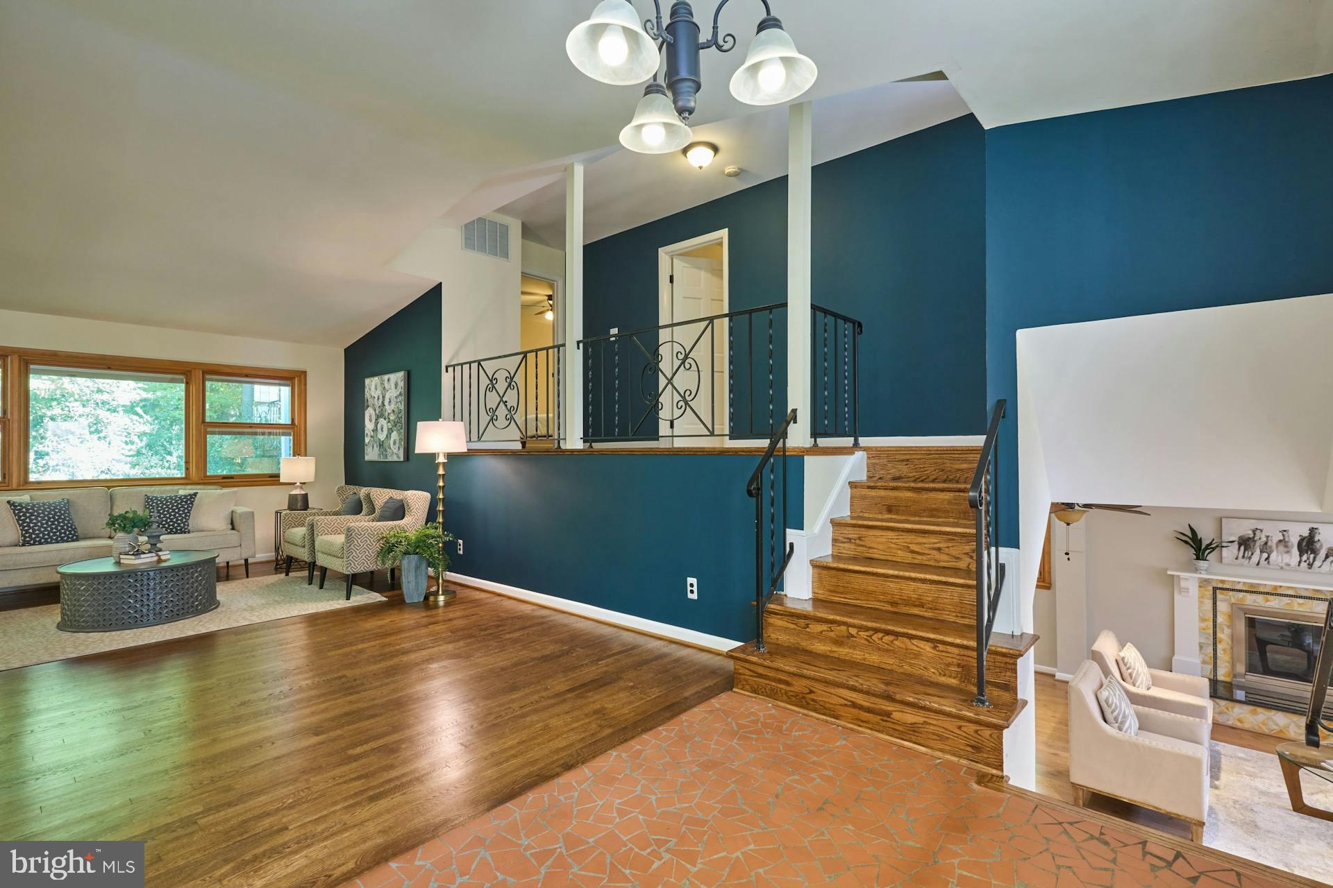 TALL OAKS - Residential