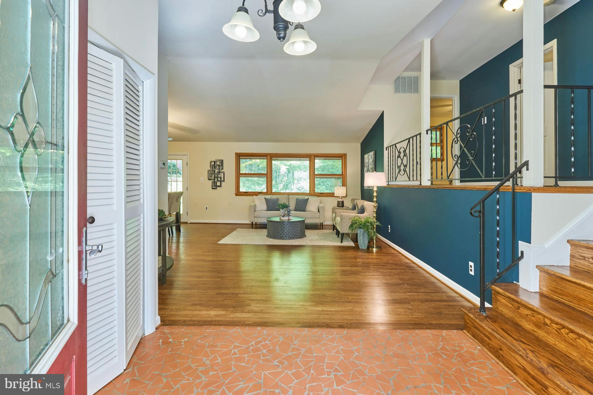 TALL OAKS - Residential