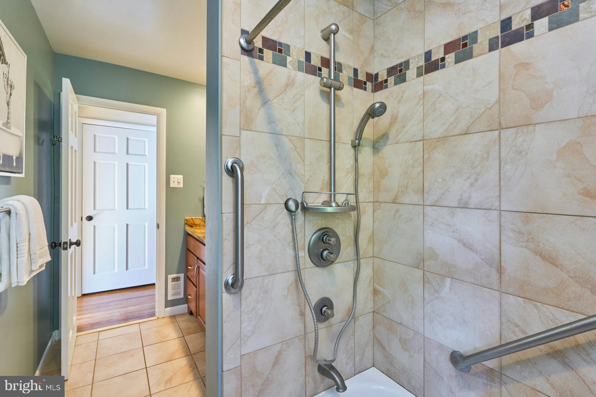 TALL OAKS - Residential