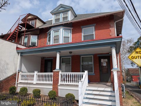 Photo of 15 Washington Street, MOUNT HOLLY, NJ 08060 (MLS # NJBL2108498)