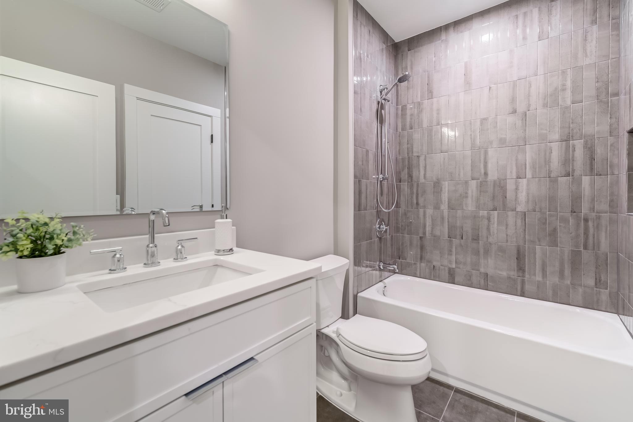 VIENNA WOODS - Residential