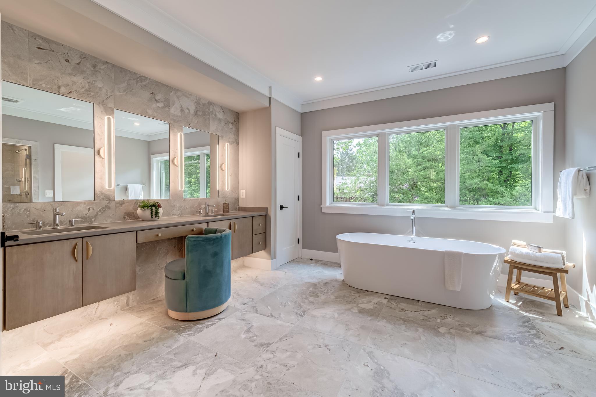 VIENNA WOODS - Residential