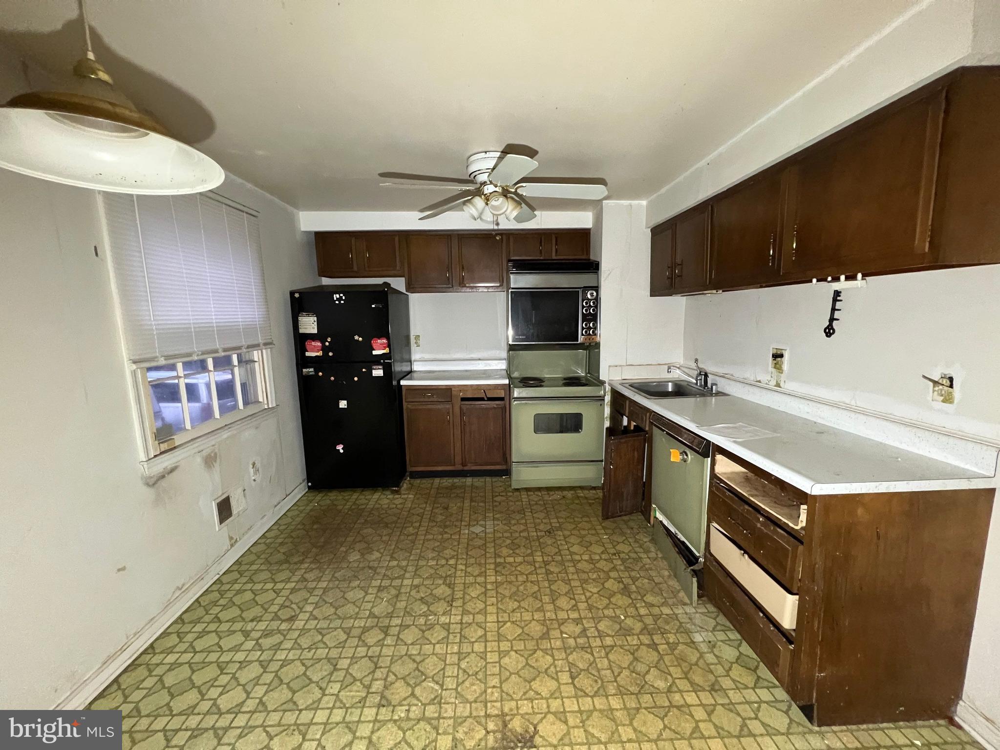 PINEWOOD HILL - Residential