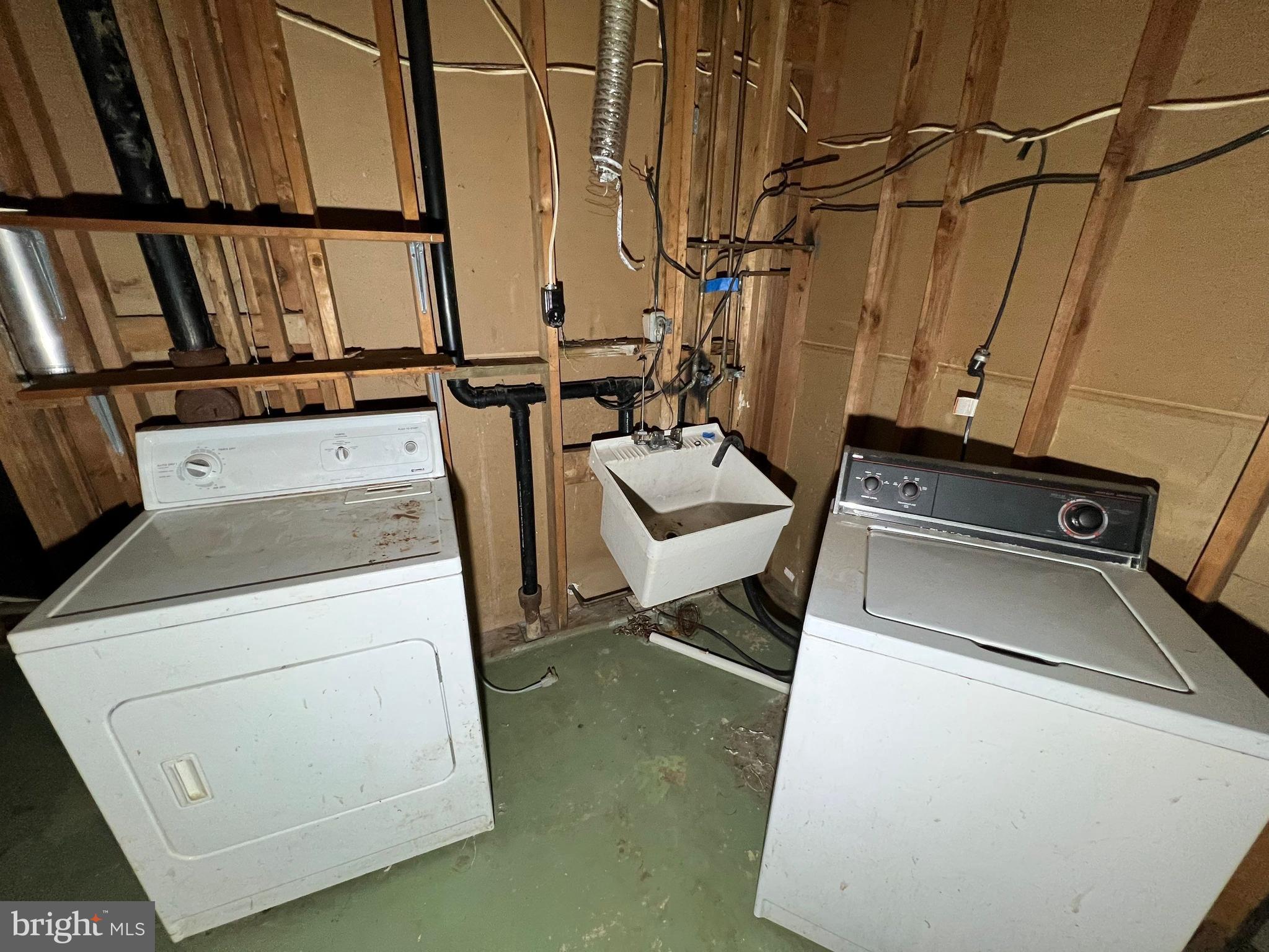 PINEWOOD HILL - Residential