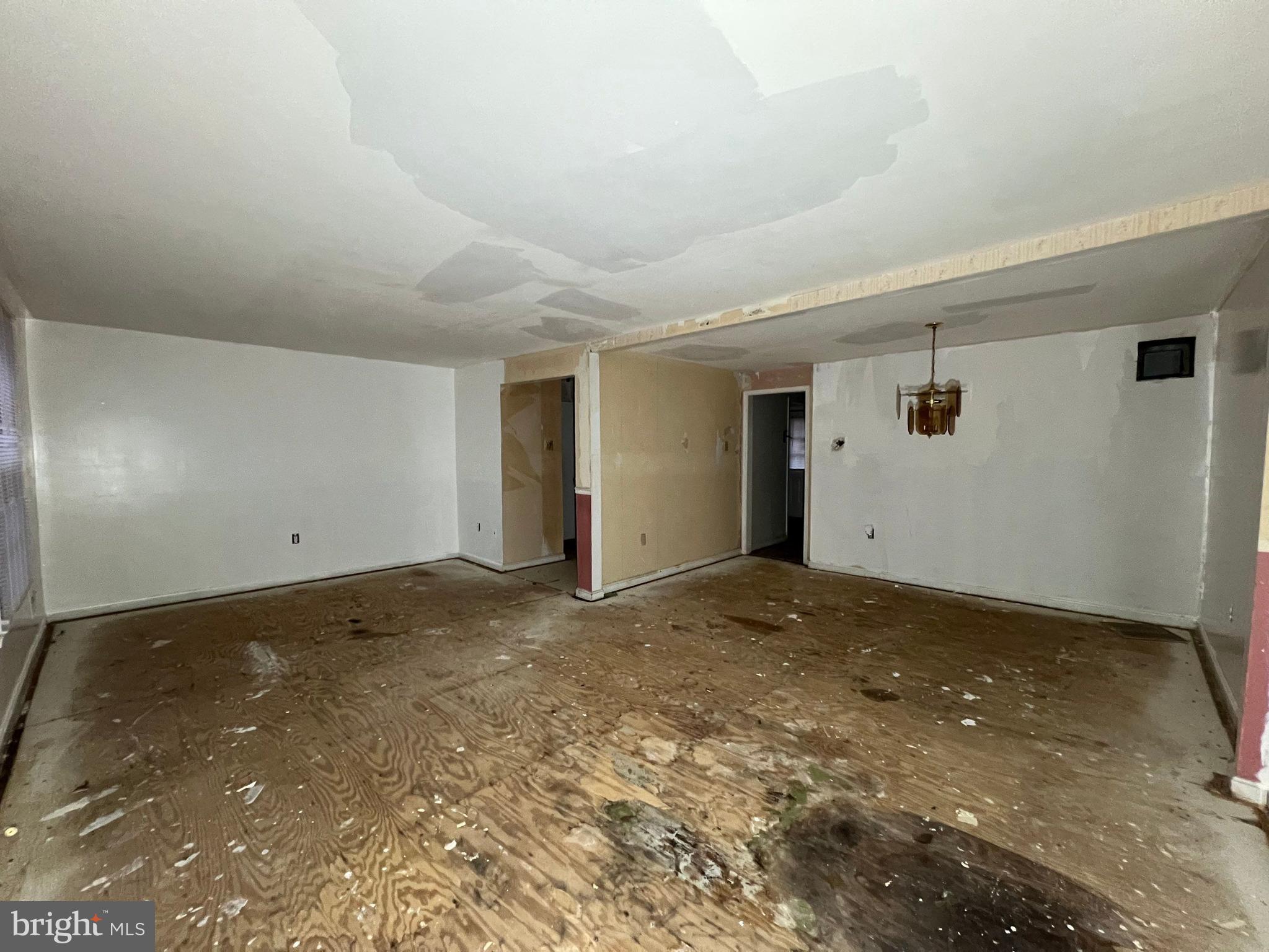 PINEWOOD HILL - Residential