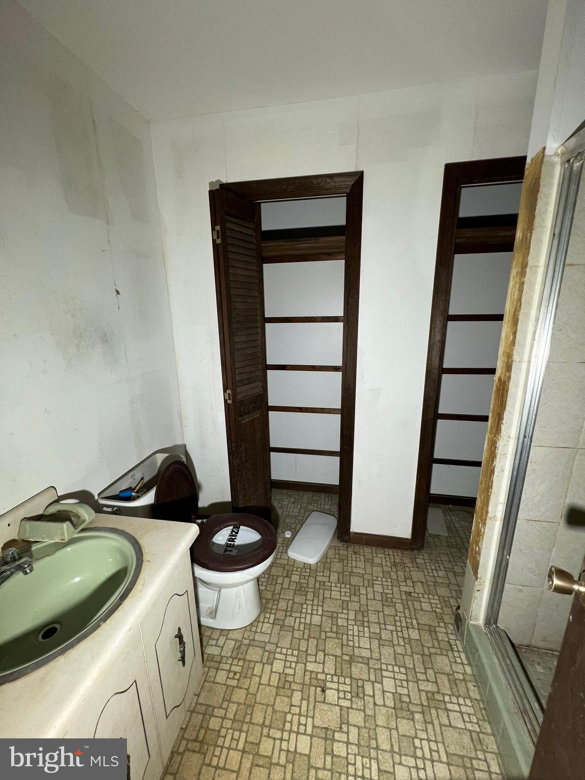 PINEWOOD HILL - Residential