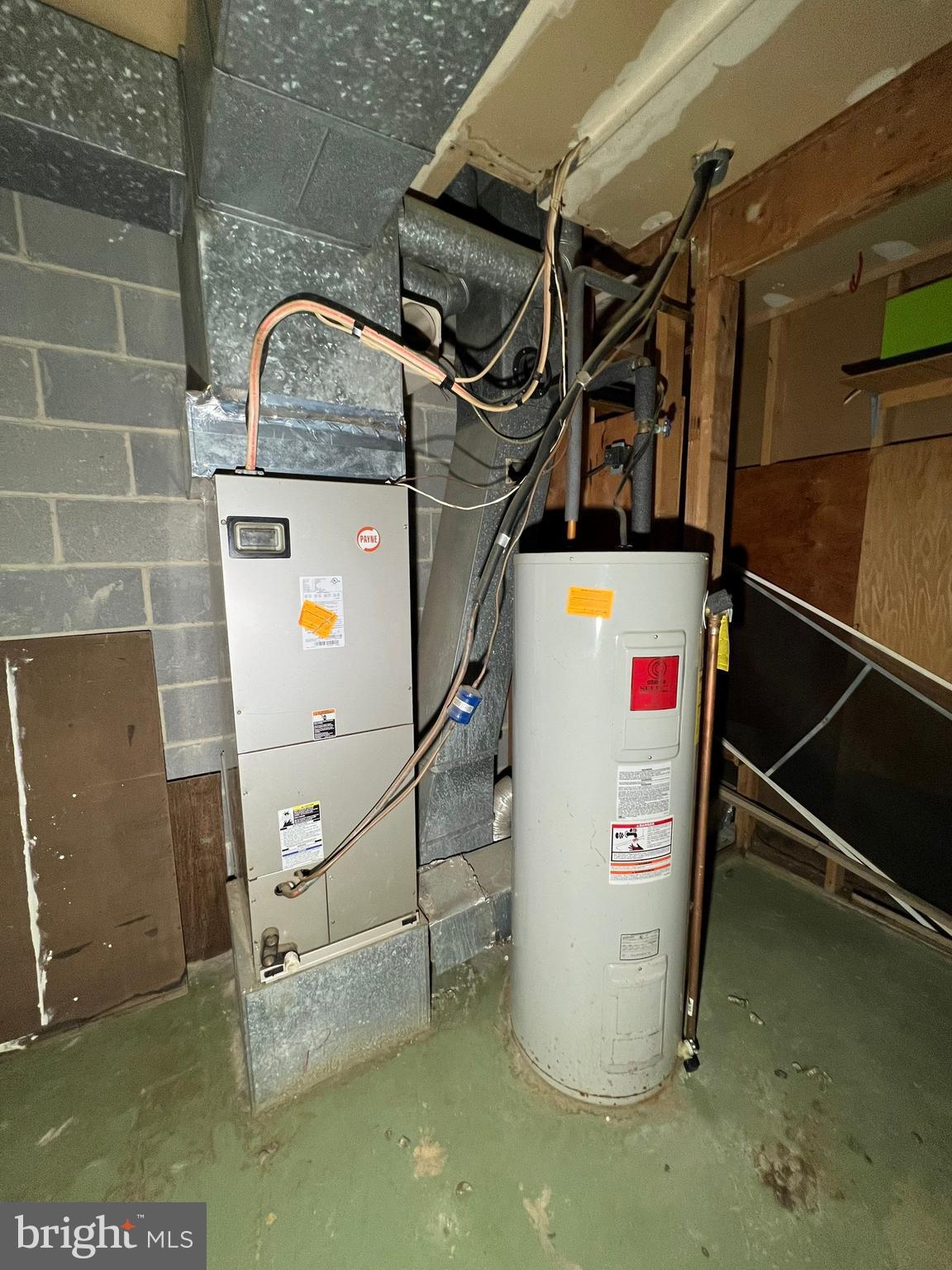 PINEWOOD HILL - Residential