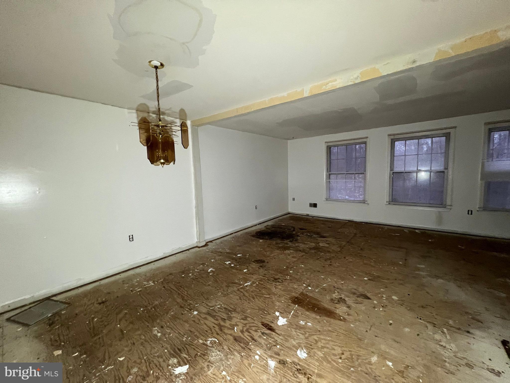 PINEWOOD HILL - Residential