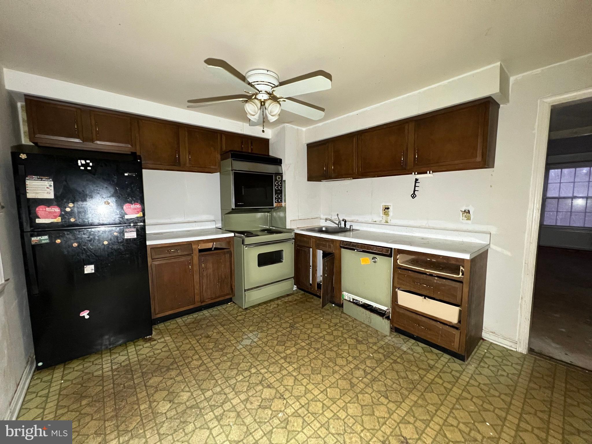 PINEWOOD HILL - Residential