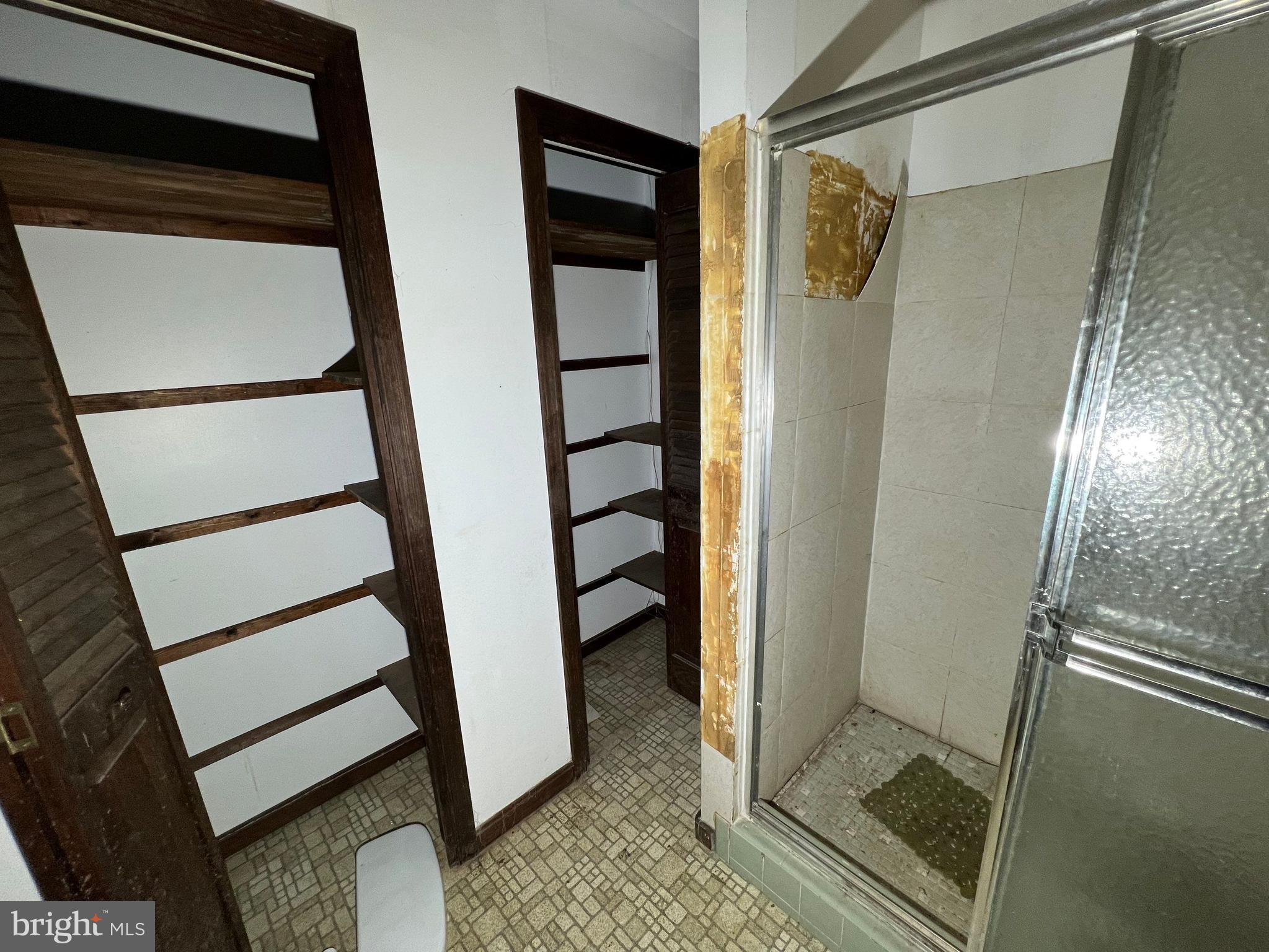 PINEWOOD HILL - Residential