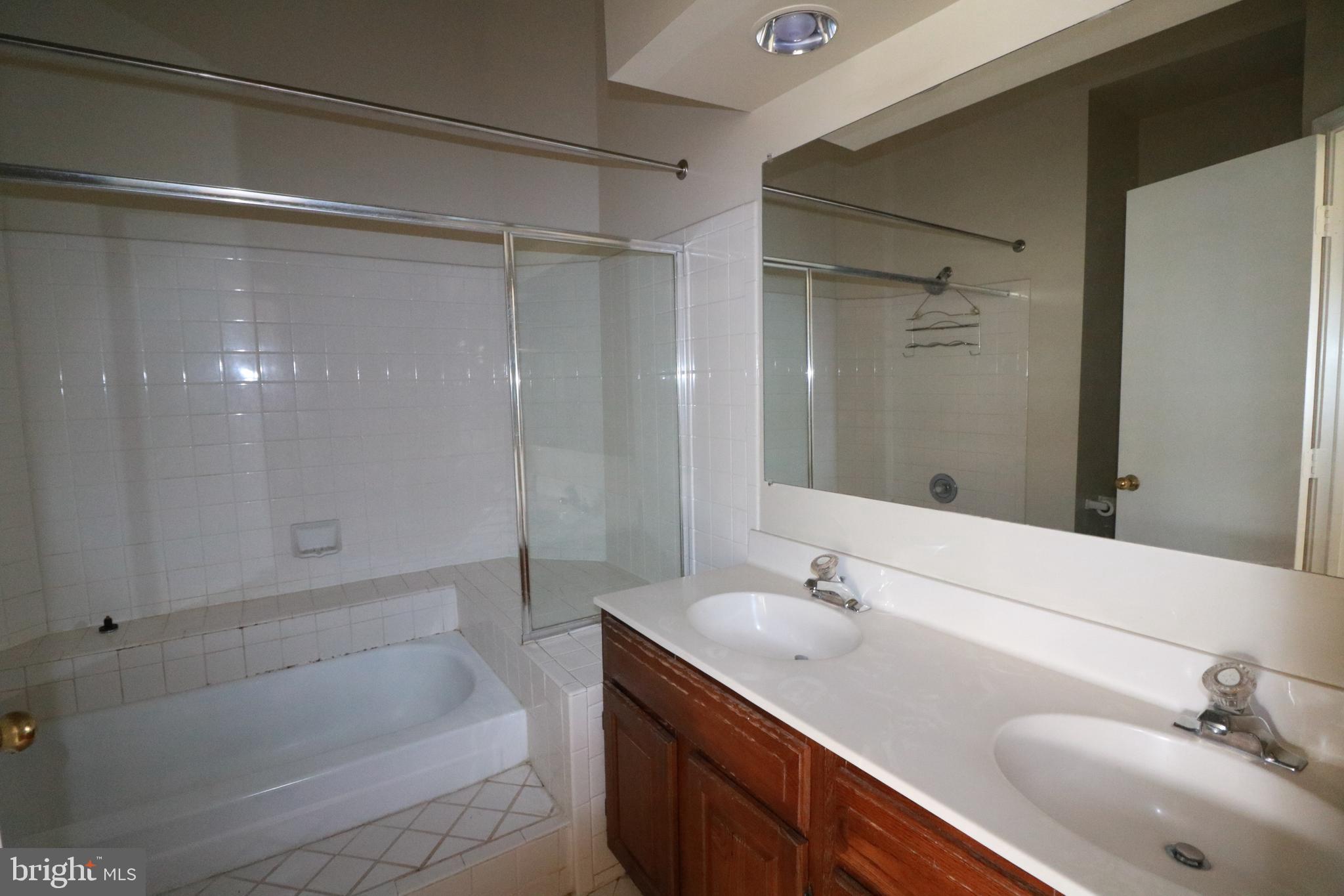 THE VINEYARDS CODM - Residential Lease