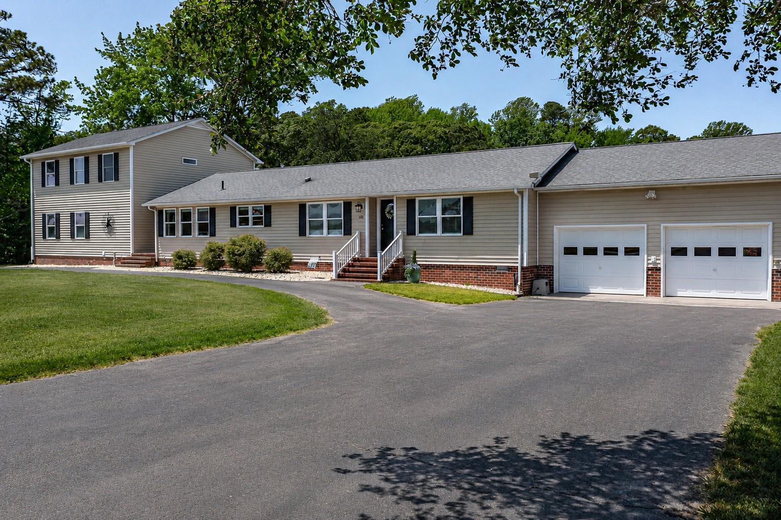 415 CLARKE LANE