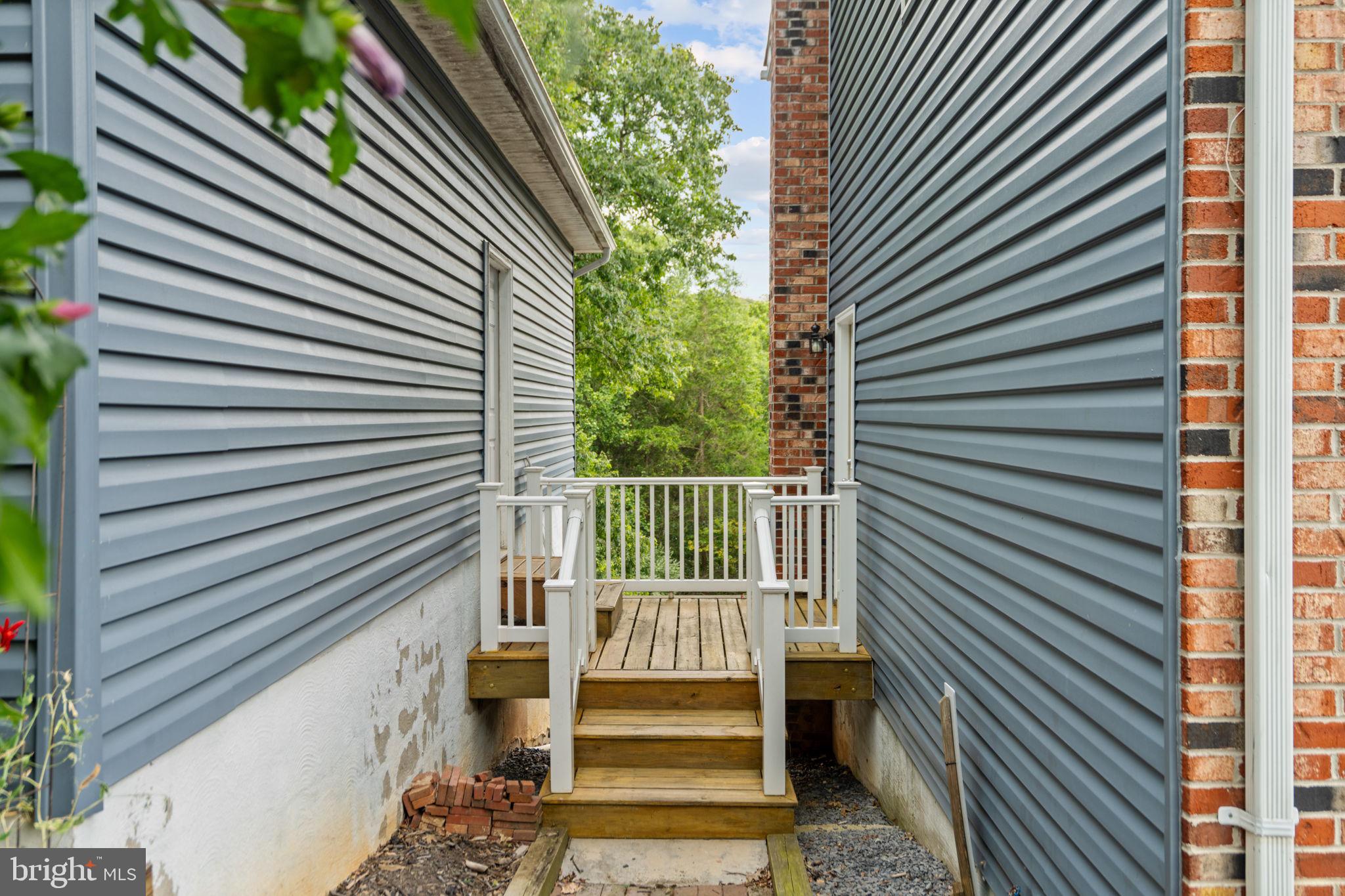 THUNDERBIRD FARM - Residential