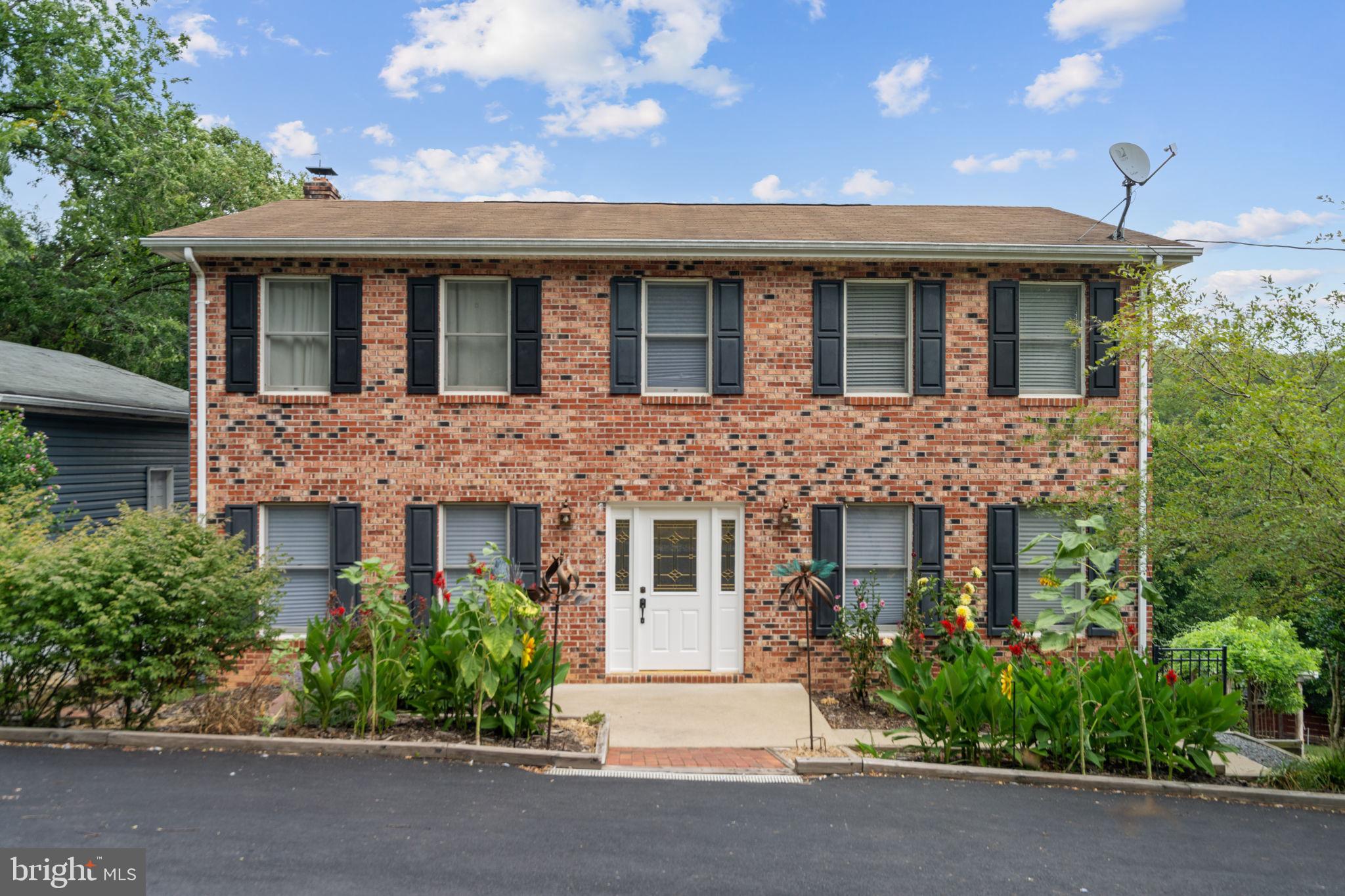 THUNDERBIRD FARM - Residential