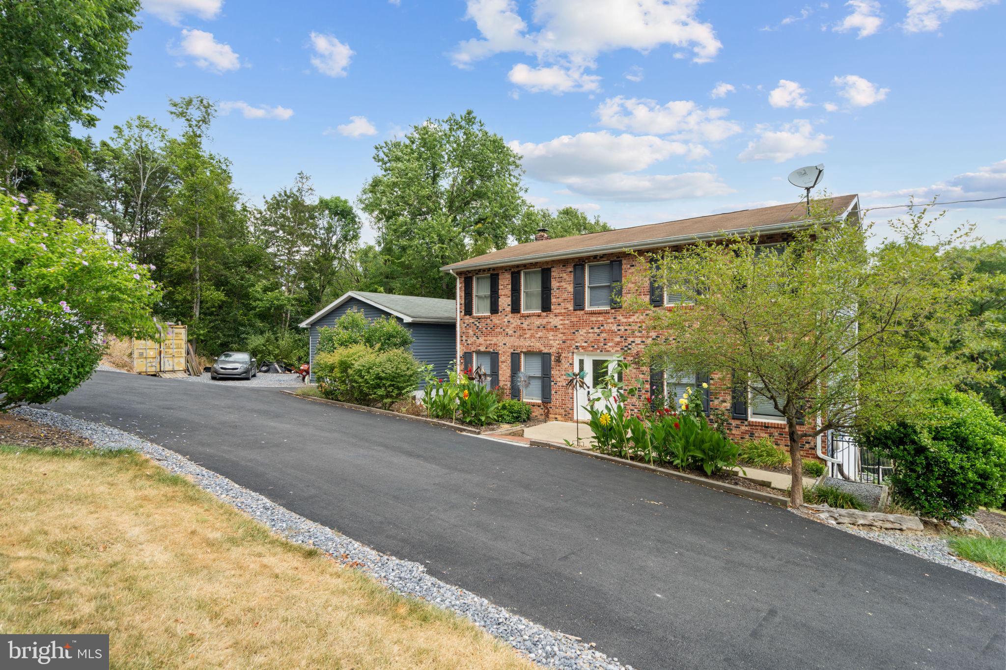 THUNDERBIRD FARM - Residential